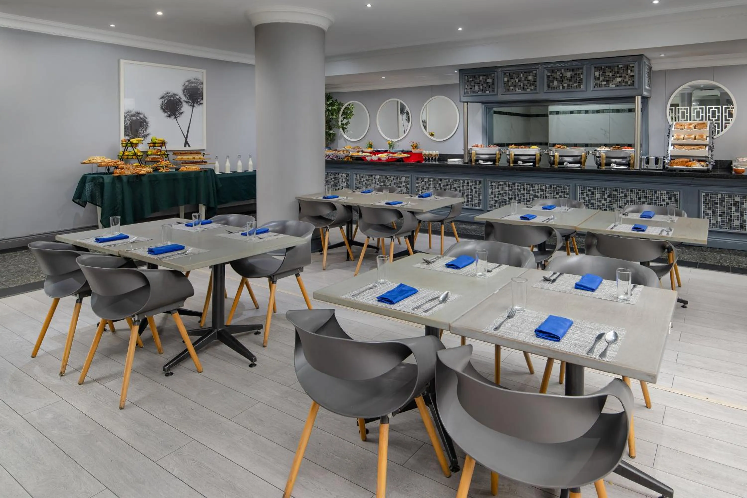 Breakfast in Holiday Inn Johannesburg OR Tambo Airport Hotel by IHG