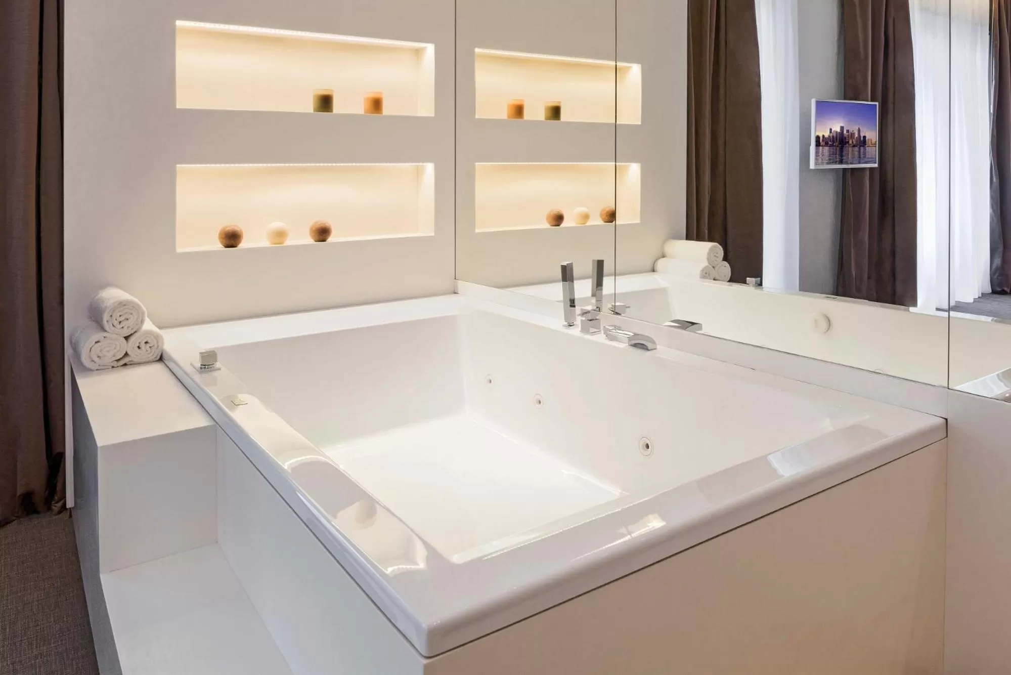 Bath in Dilman Luxury Stay