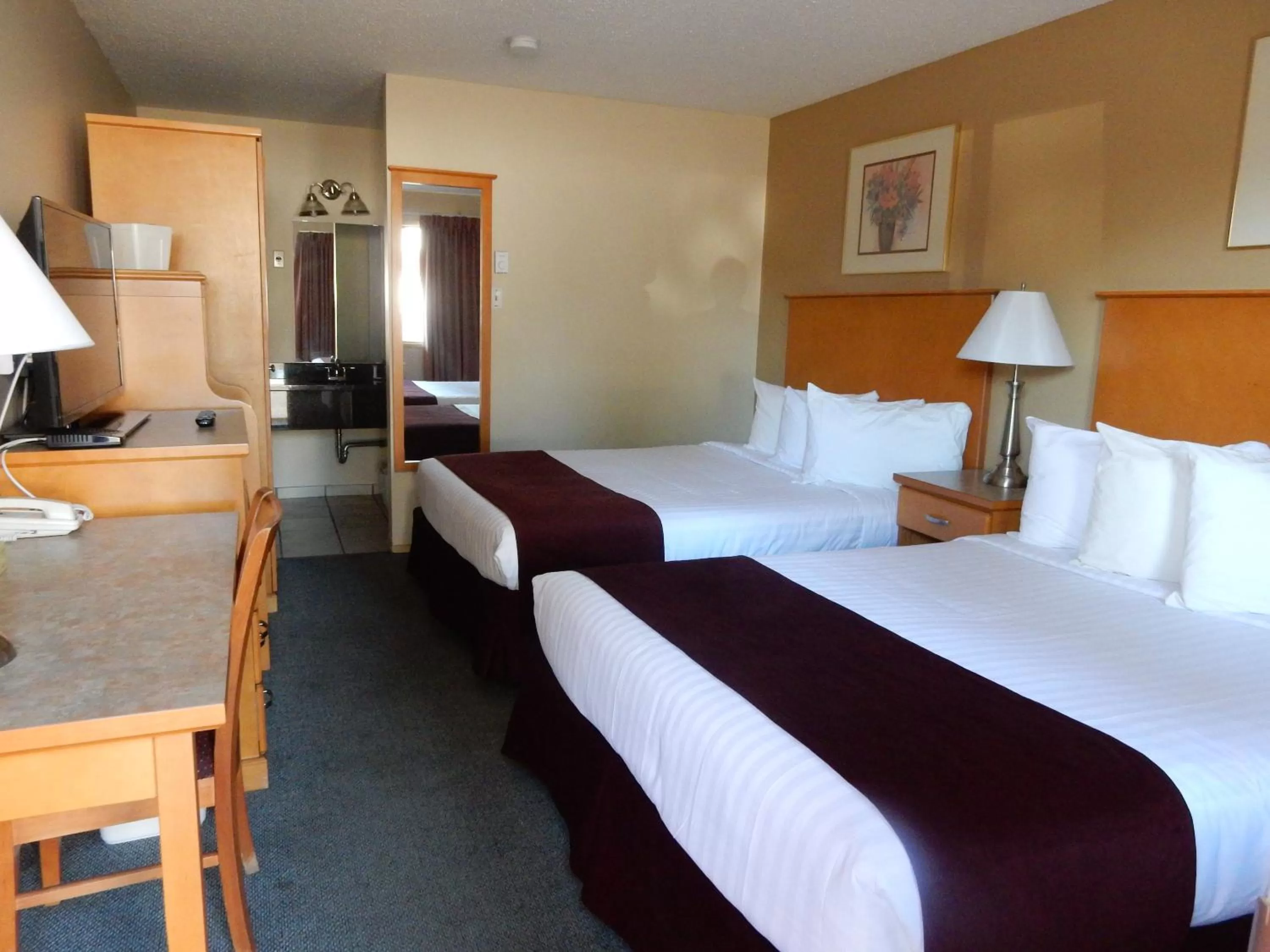 Bed in Canadas Best Value Inn & Suites-Vernon