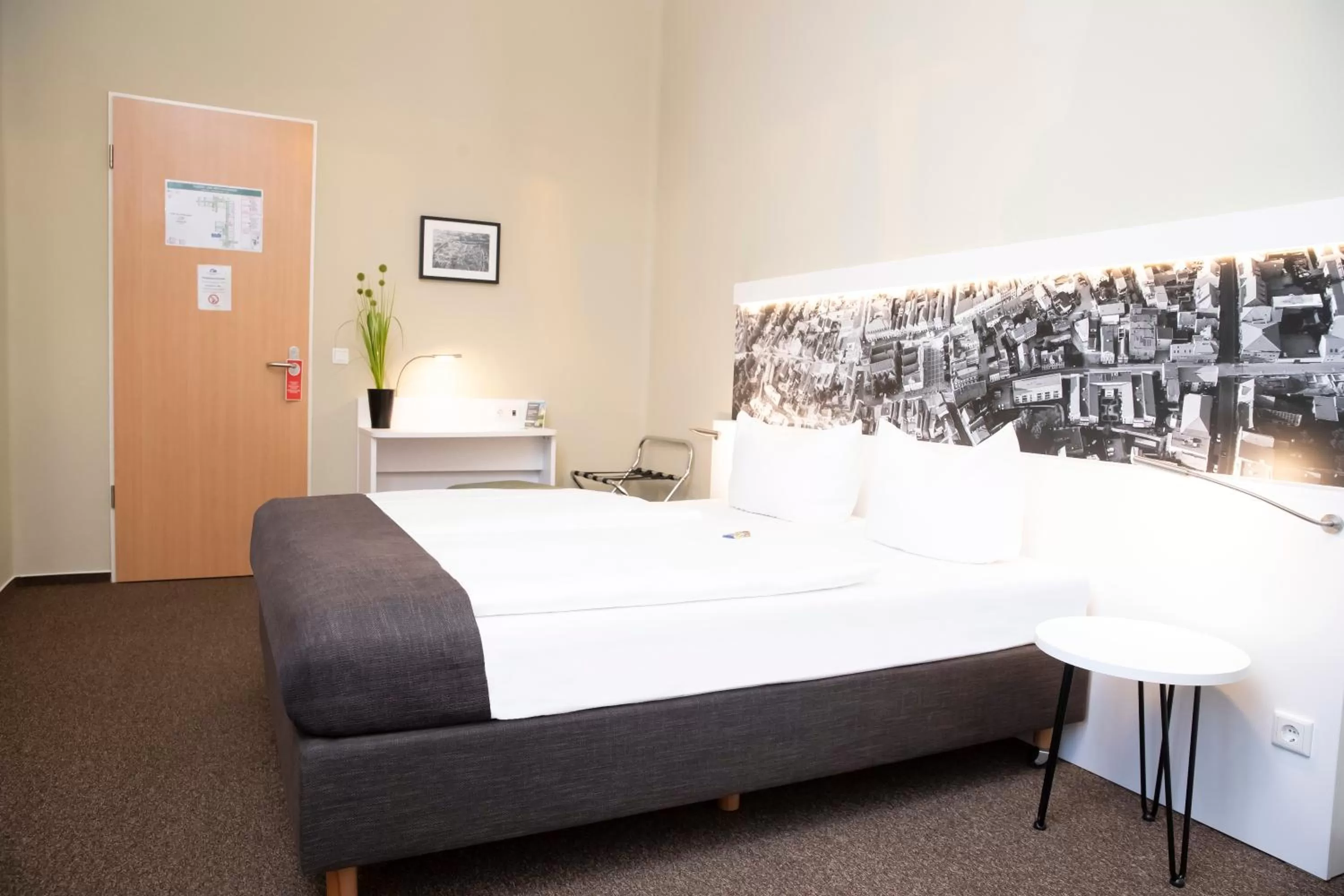 Photo of the whole room, Bed in Hotel am Schlosspark