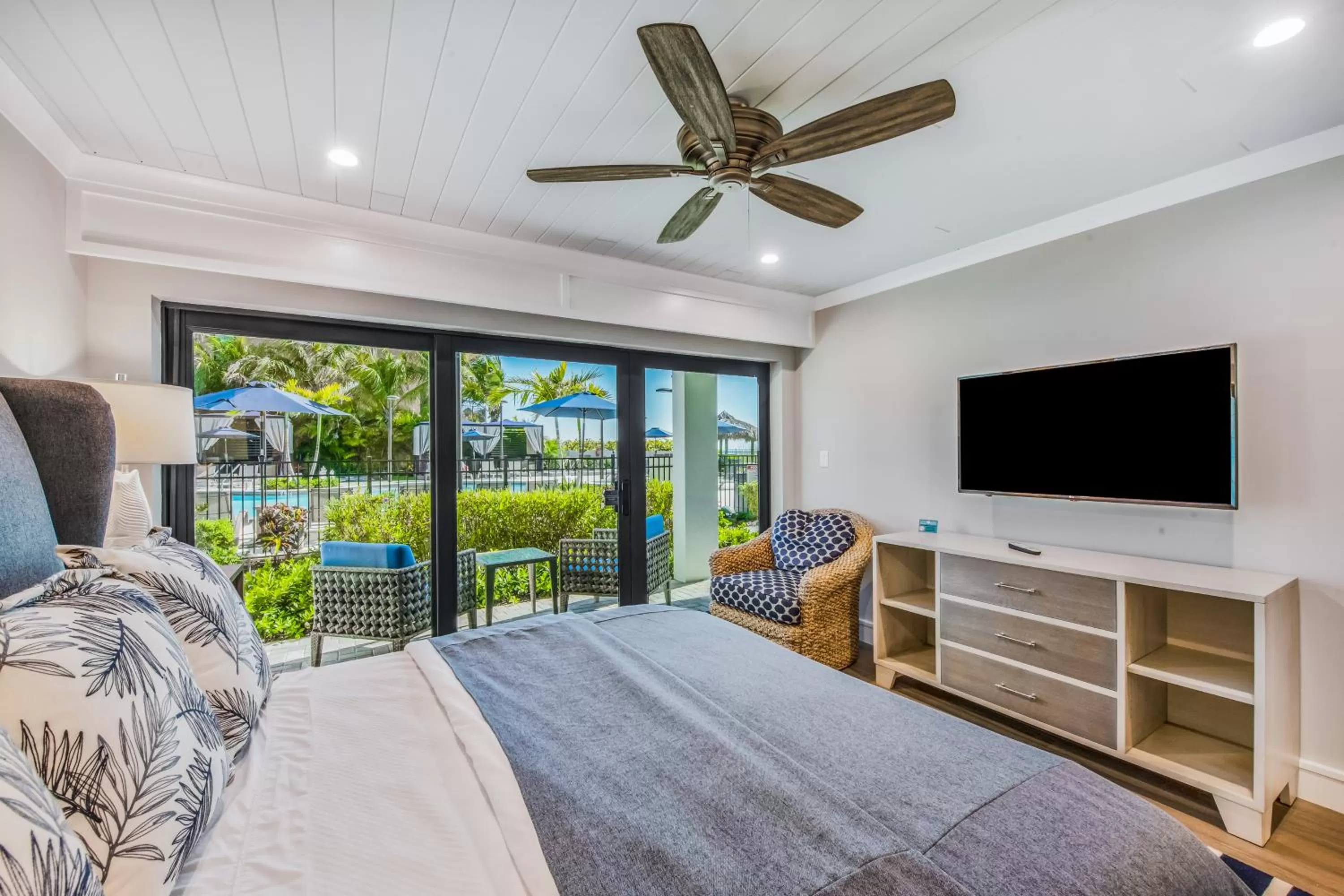 Photo of the whole room, Bed in Anna Maria Beach Resort