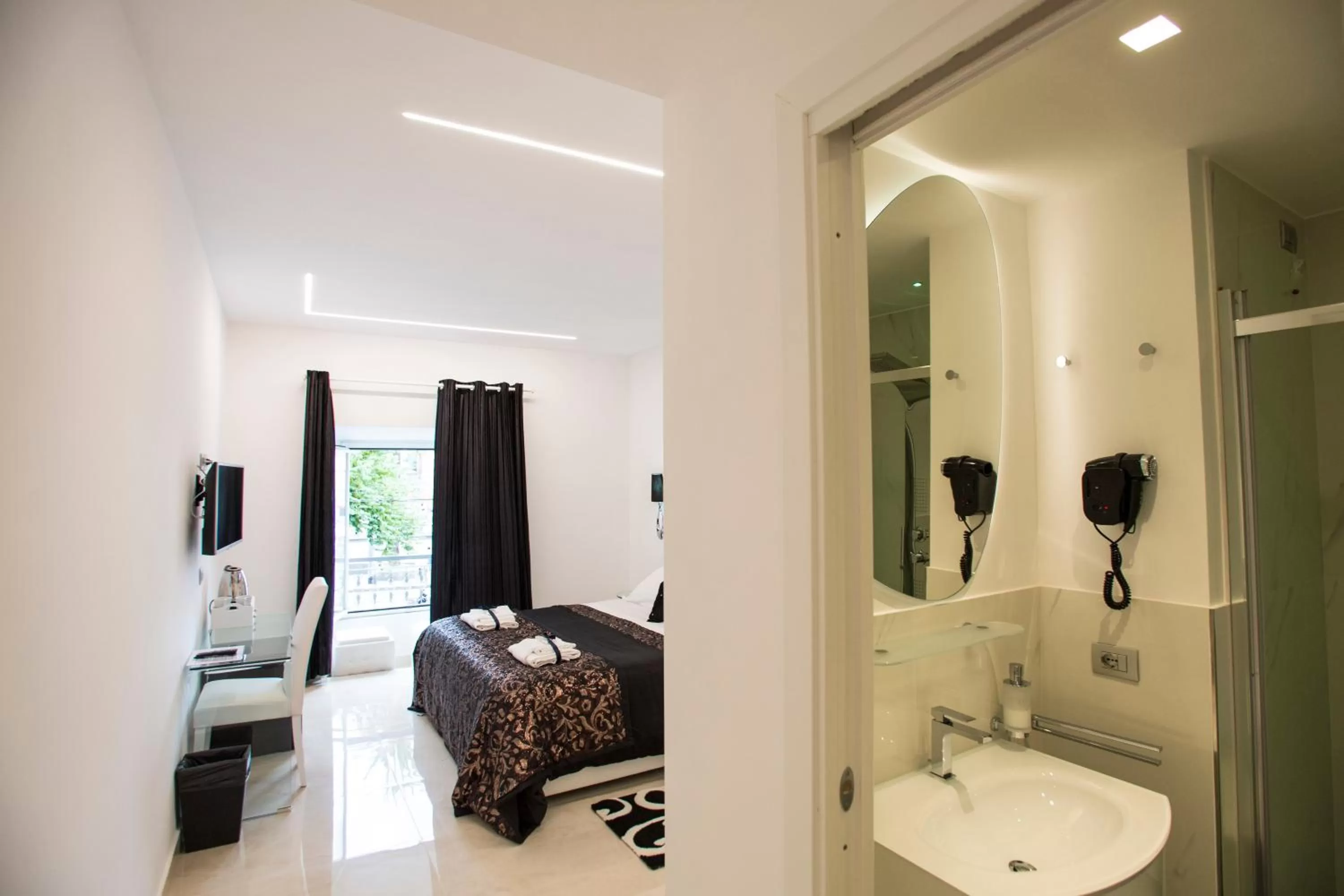 Photo of the whole room in San Pietro Grand Suite