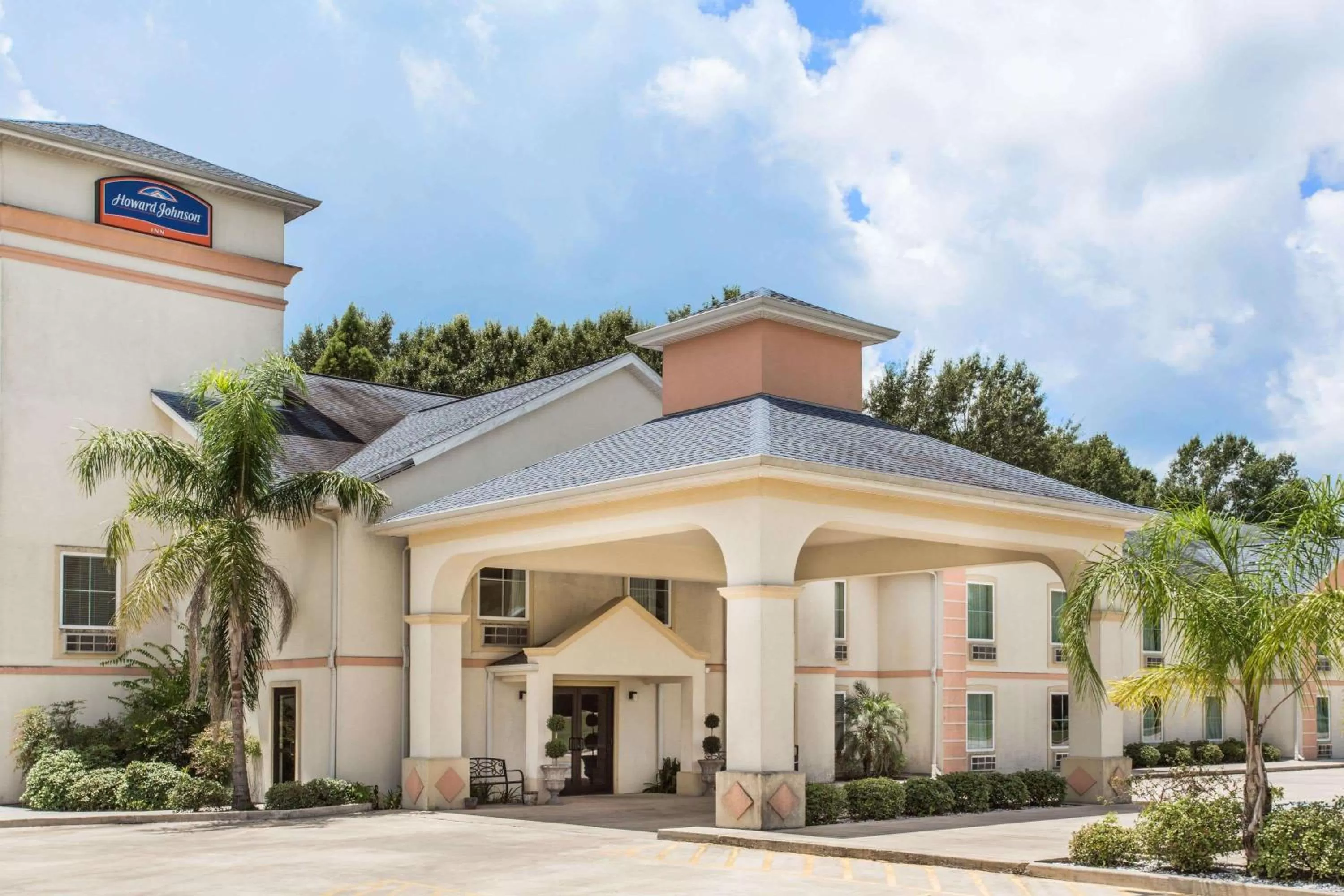 Property building in Howard Johnson by Wyndham Houma