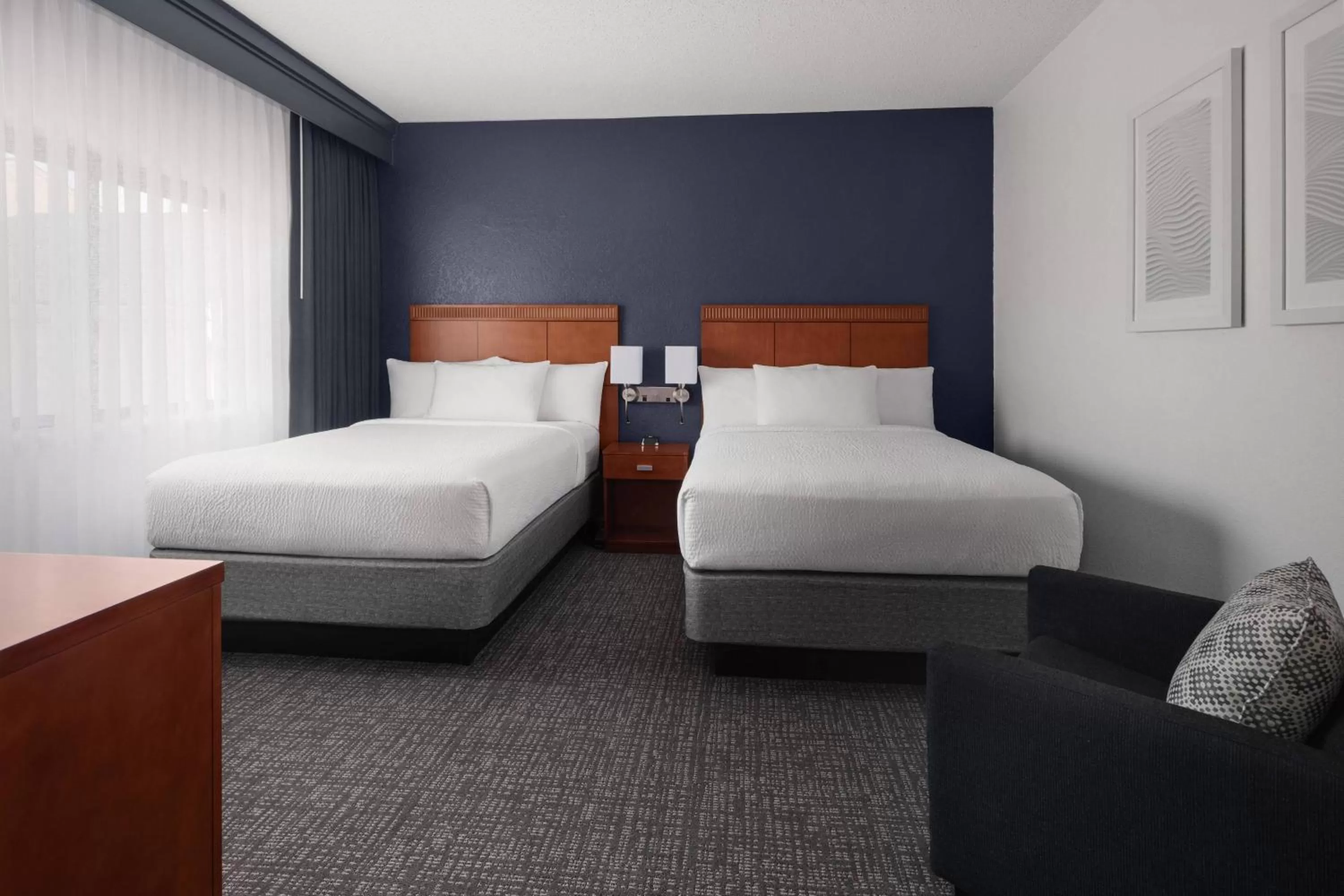 Guest room, 2 Double in Courtyard by Marriott Rockville