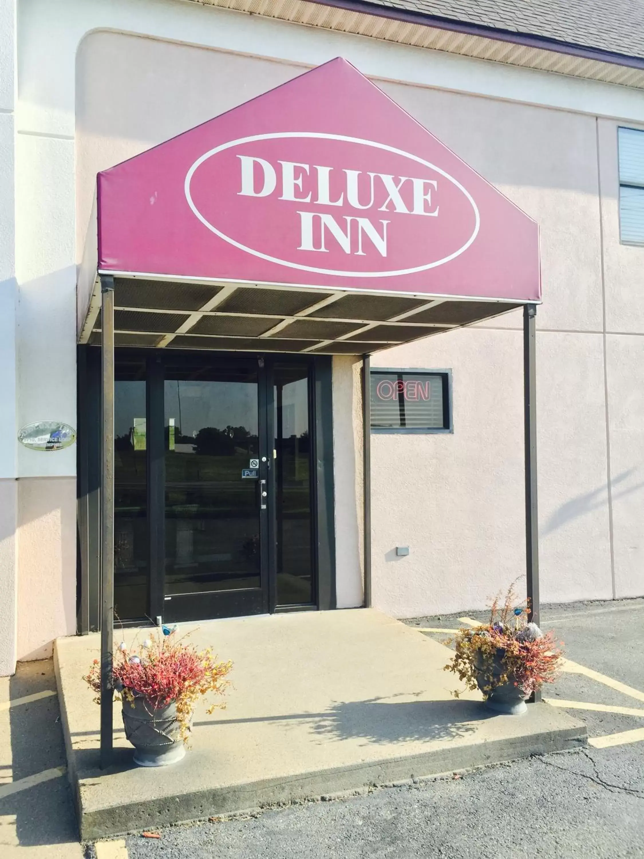 Deluxe Inn Deluxe Inn