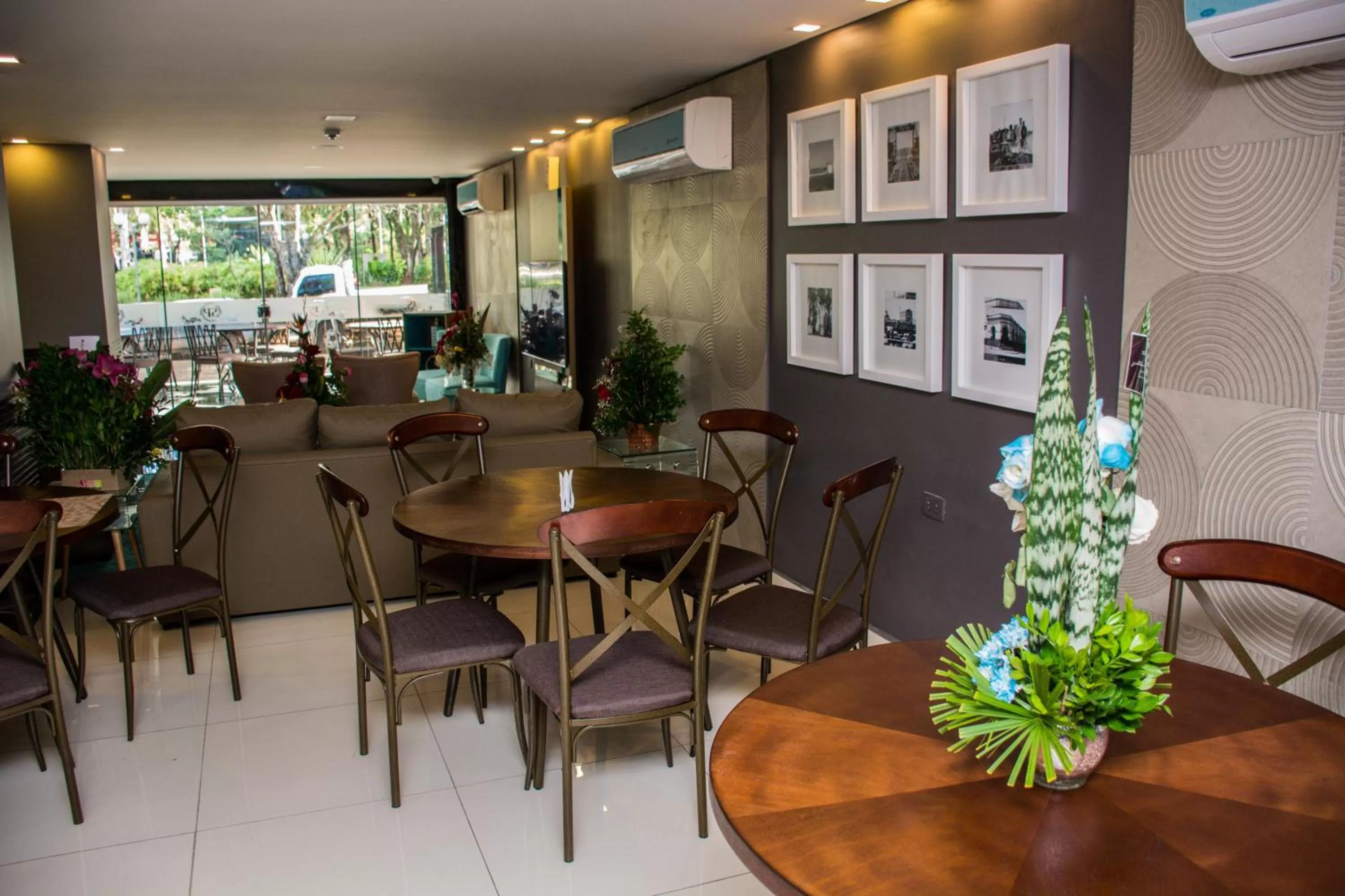 Seating area in SERPYL Plaza Hotel