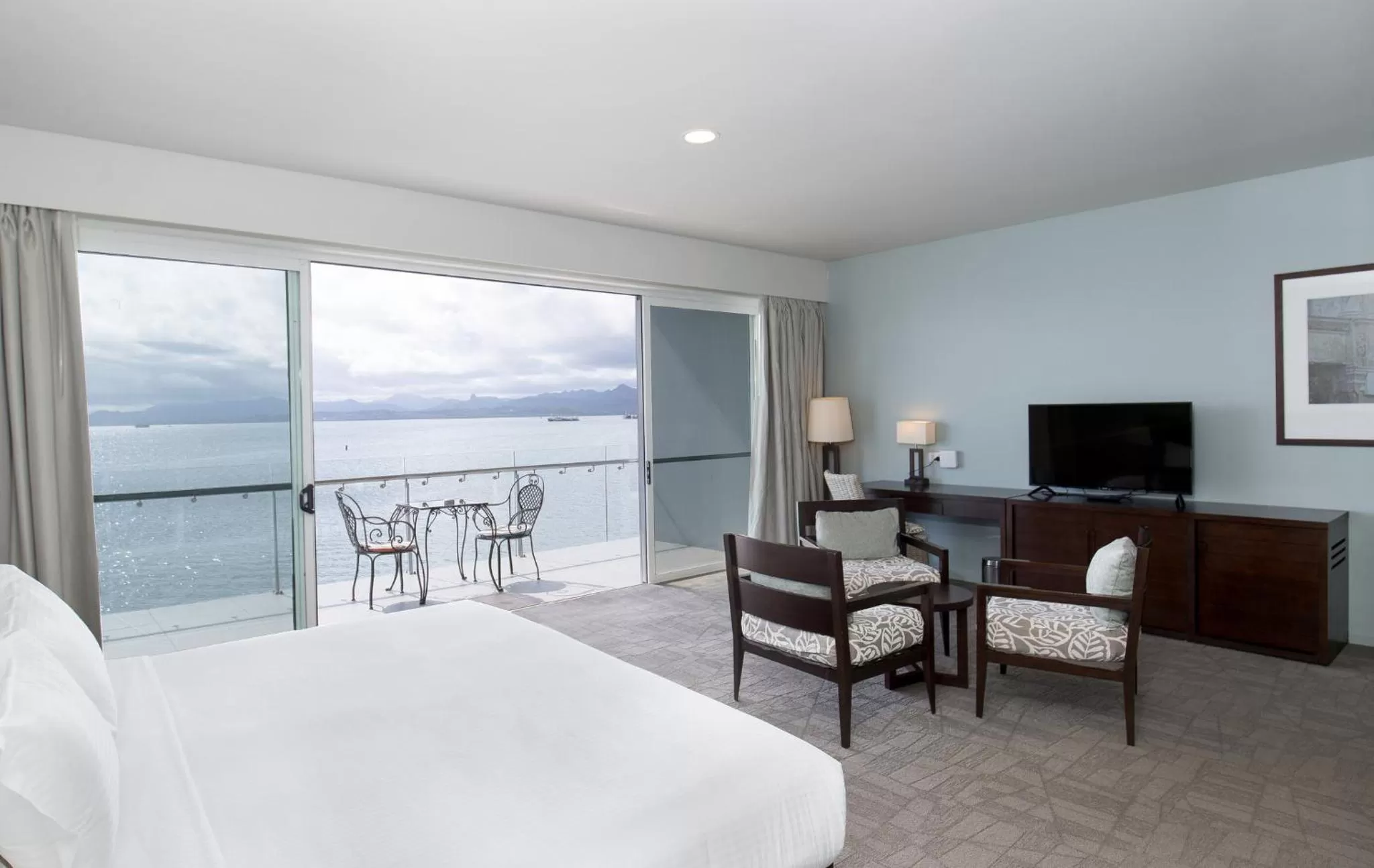 Photo of the whole room, Bed in Grand Pacific Hotel