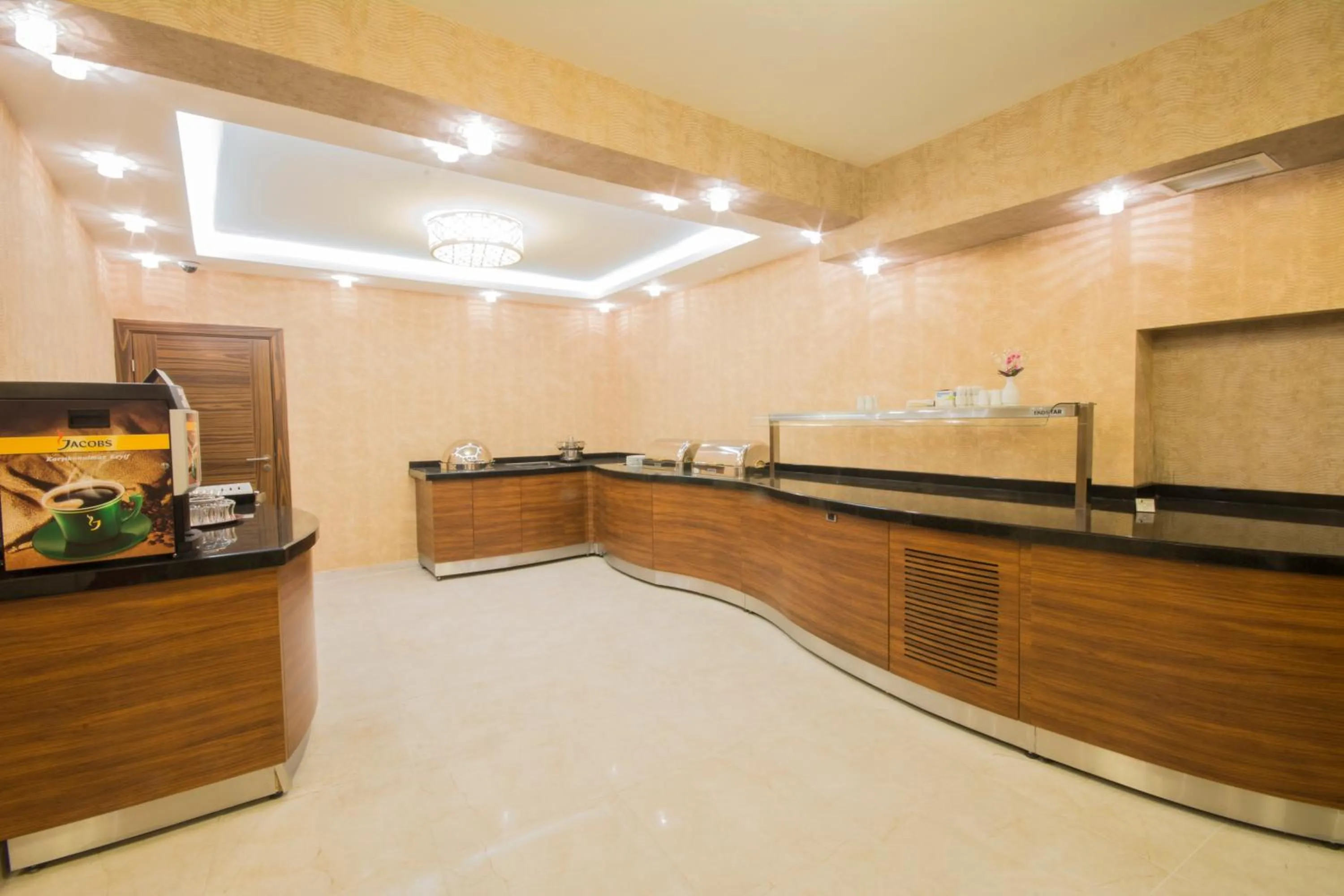 Restaurant/places to eat in Business Han Hotel