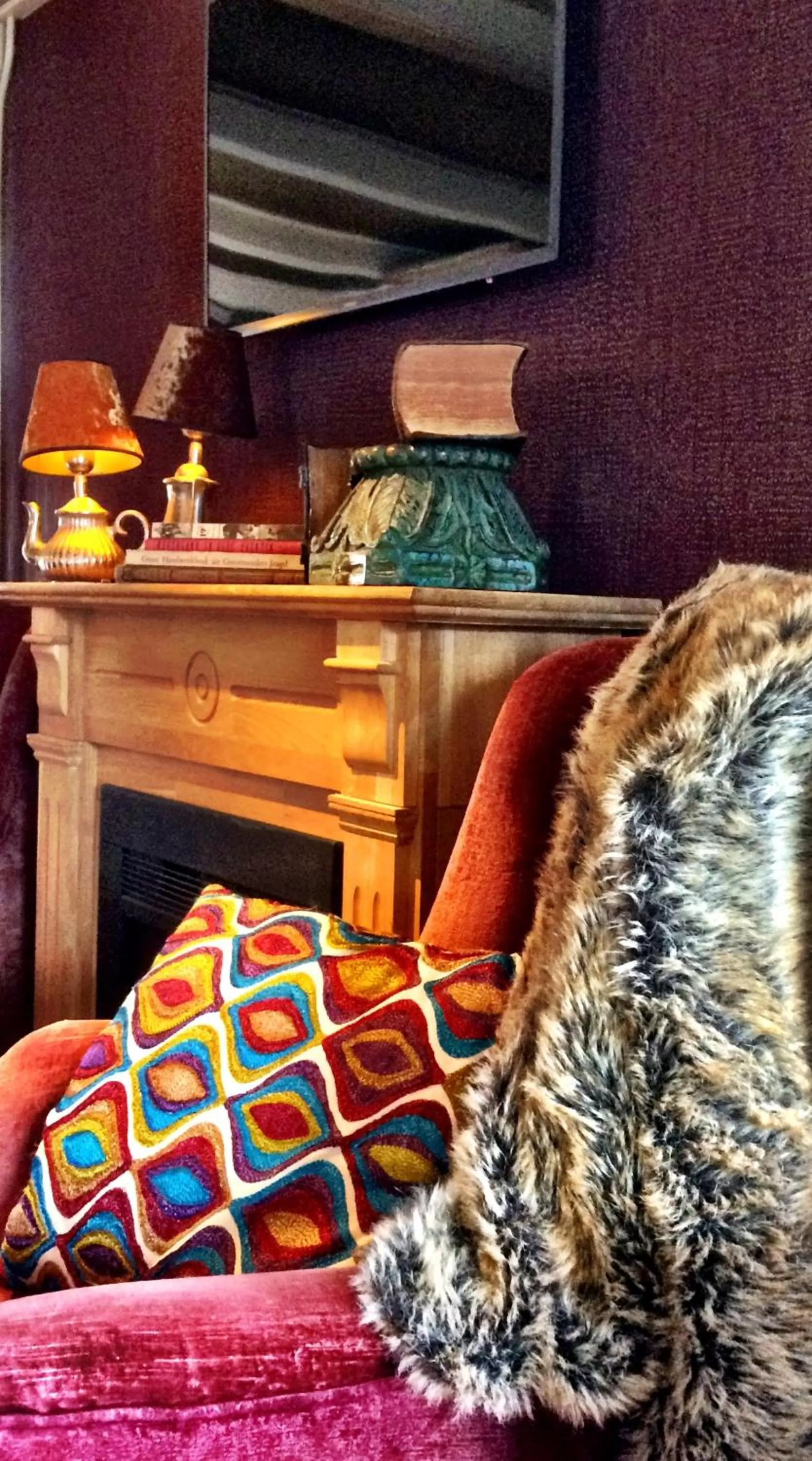 Communal lounge/ TV room, Bed in Hotel West Inn