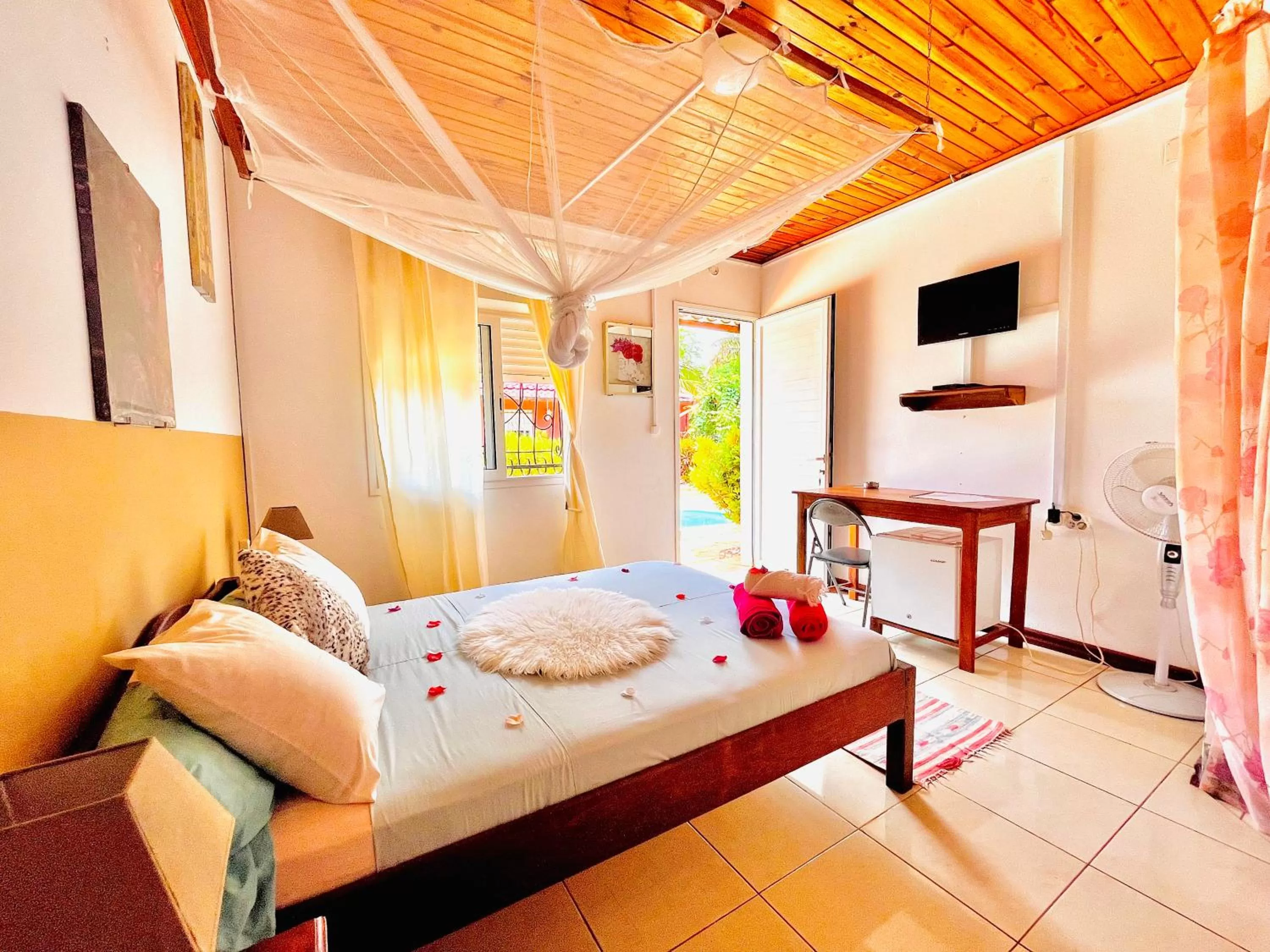 Bedroom, Bed in Régina Lodge Diégo Suarez Madagascar