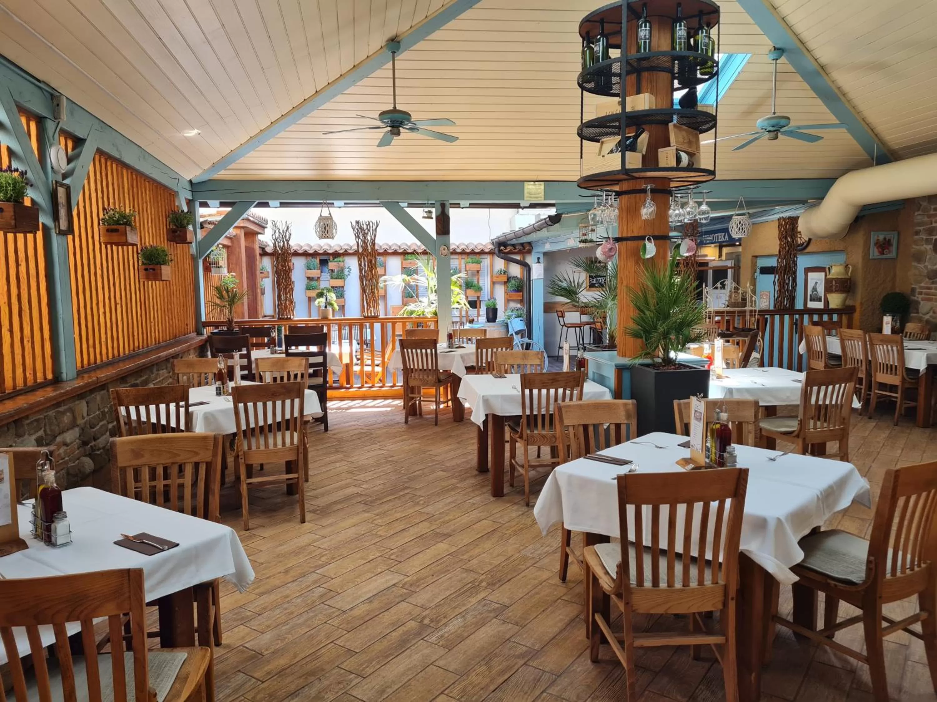 Restaurant/Places to Eat in AZUR ROOMS LJUBLJANA