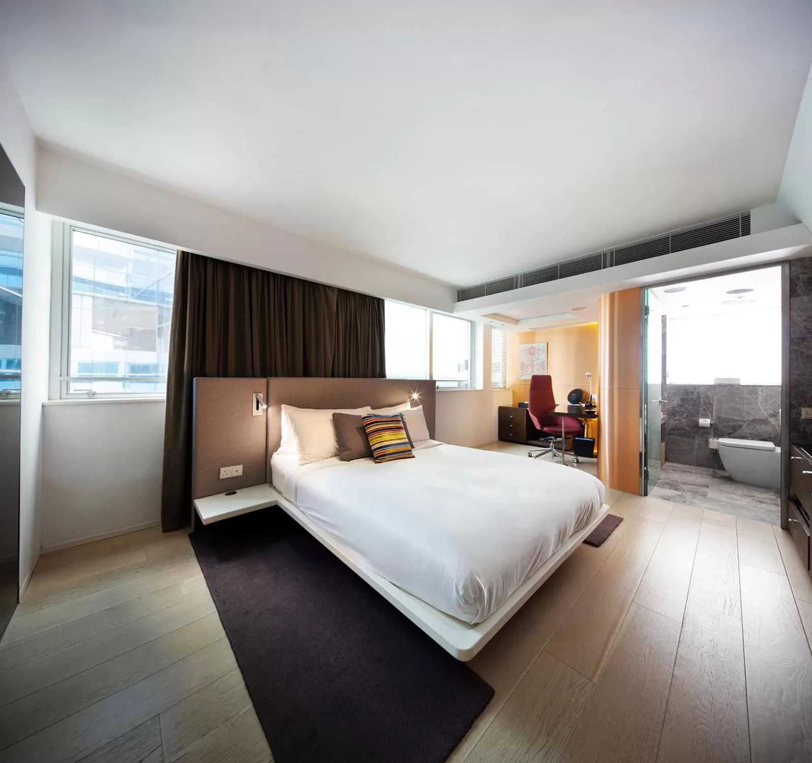 Photo of the whole room, Bed in Ovolo Central