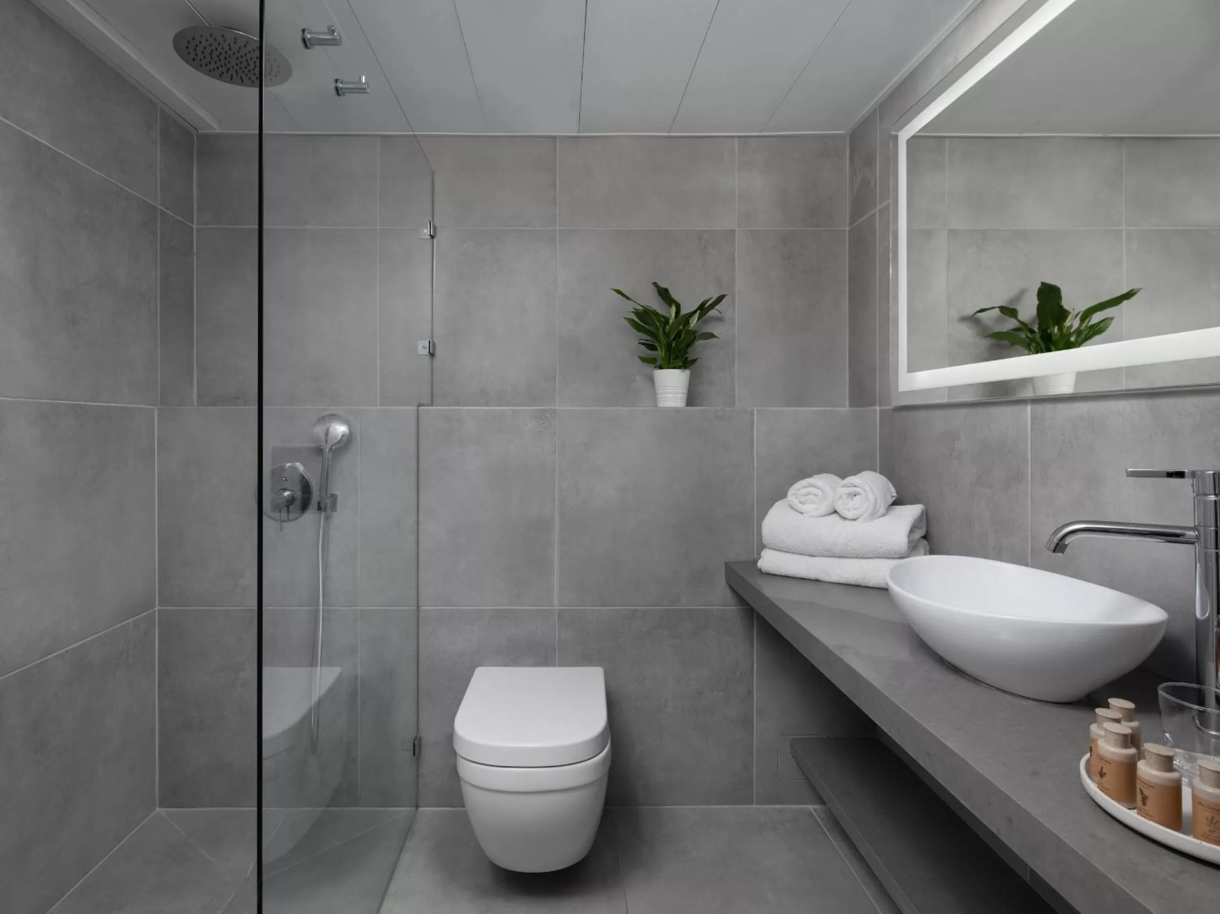 Shower in Sea Executive Suites