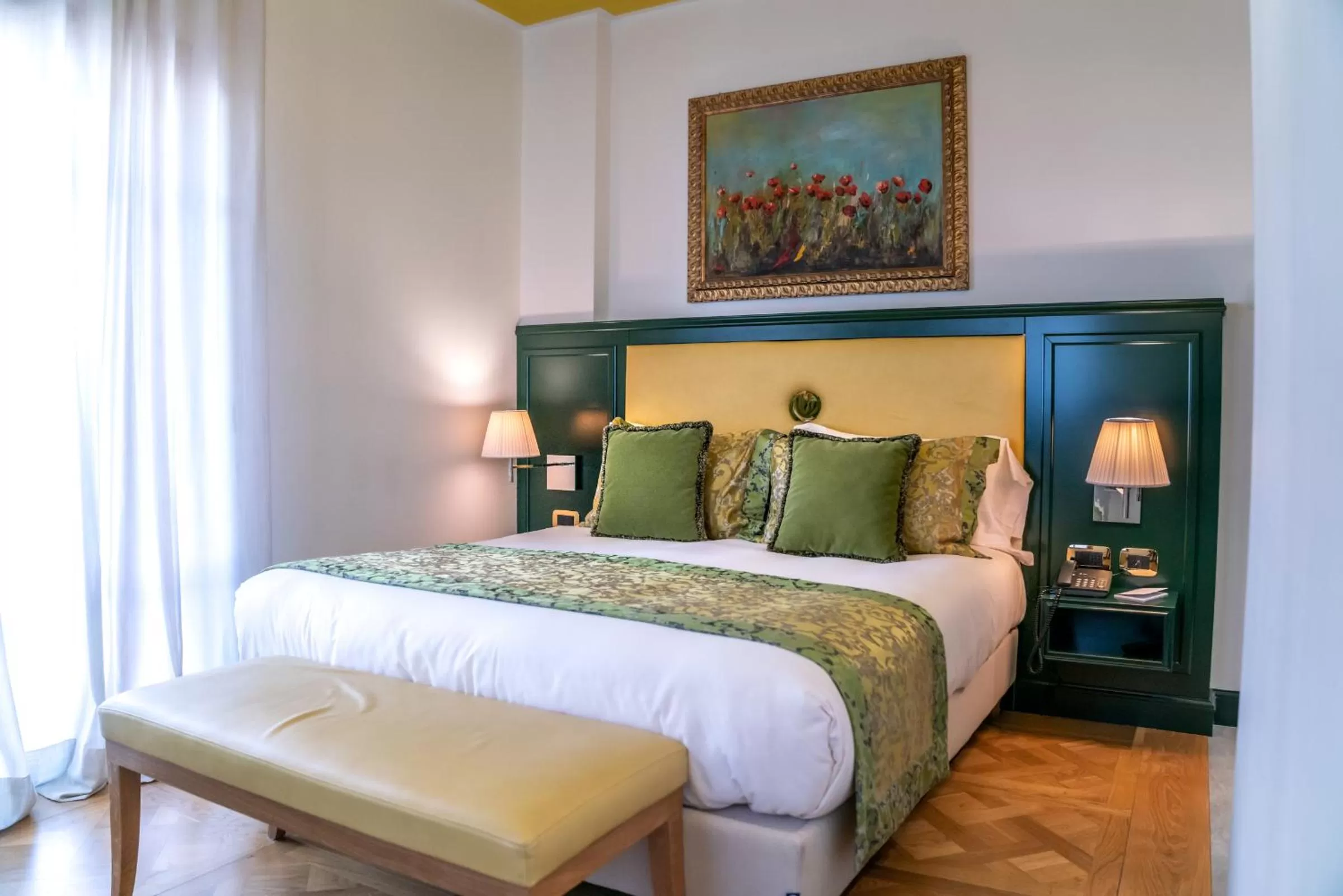 Photo of the whole room, Bed in Ambra Cortina Luxury&Fashion Hotel