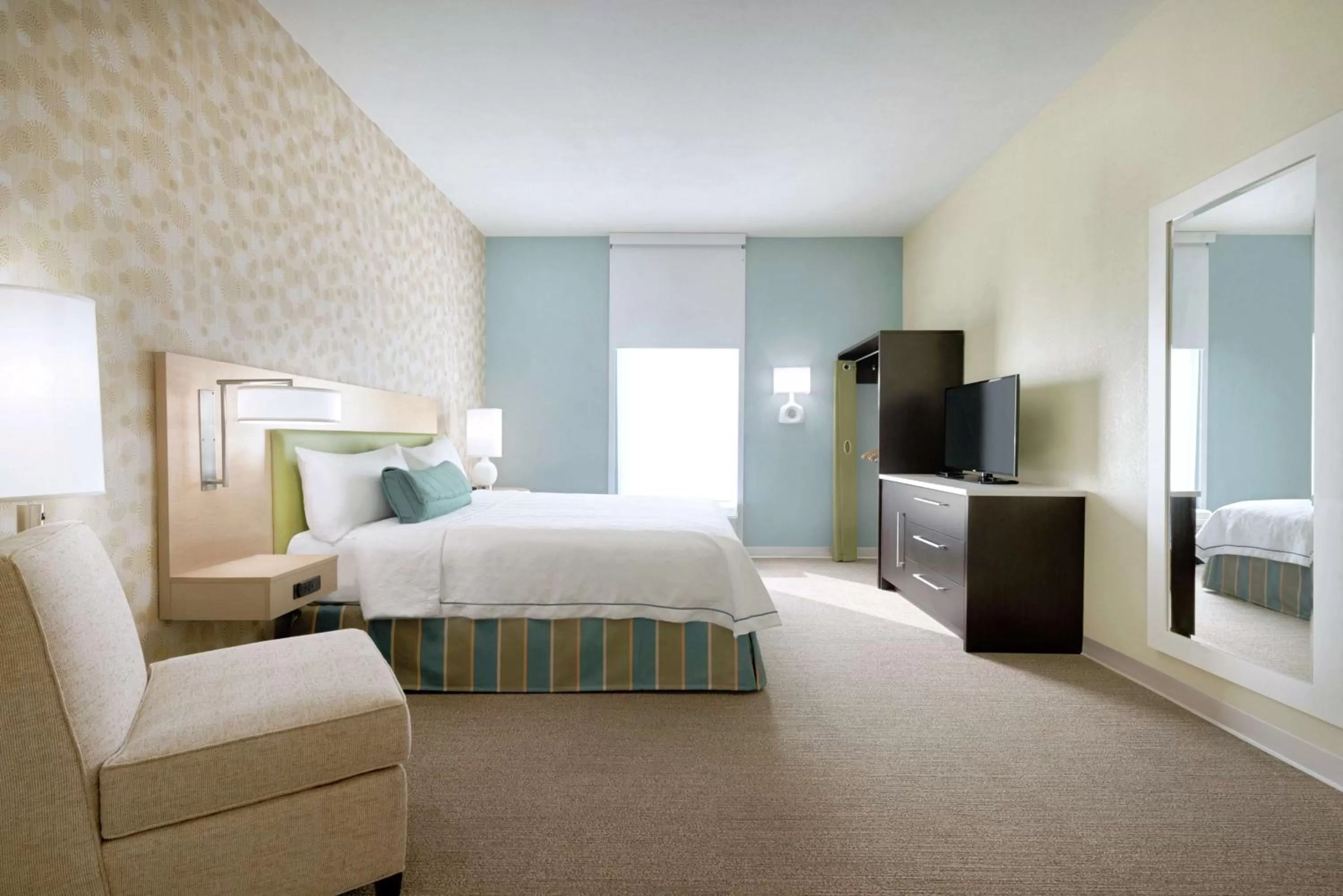 Bedroom, Bed in Home2 Suites By Hilton Prattville