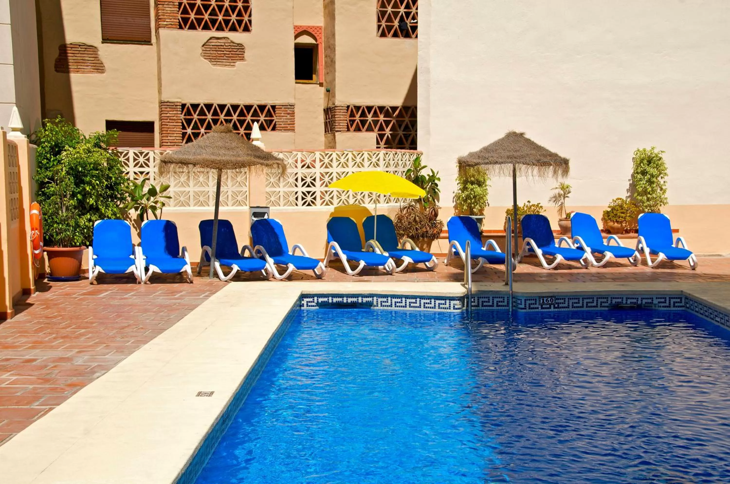 Swimming pool in Ona Las Rampas