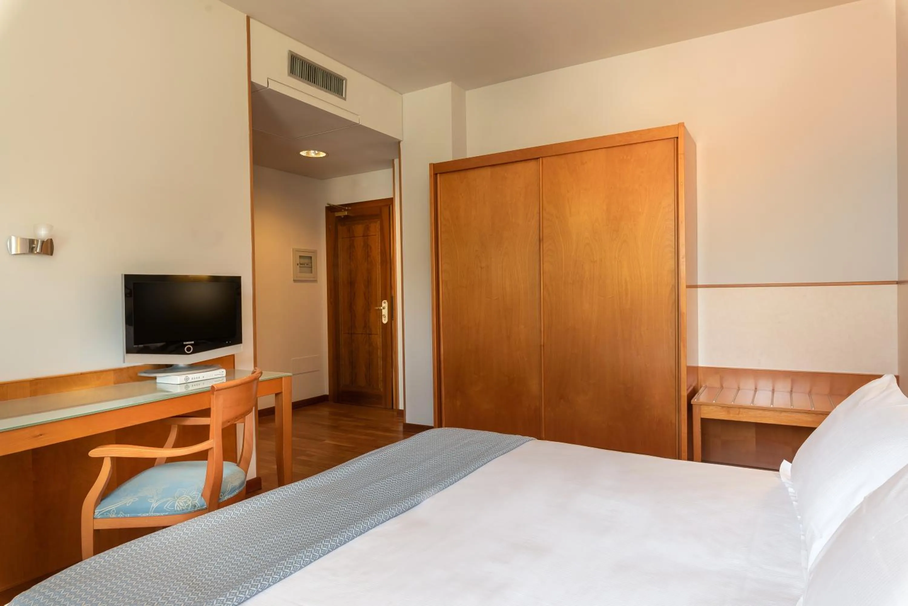 Bedroom, Bed in Hotel Baia Flaminia