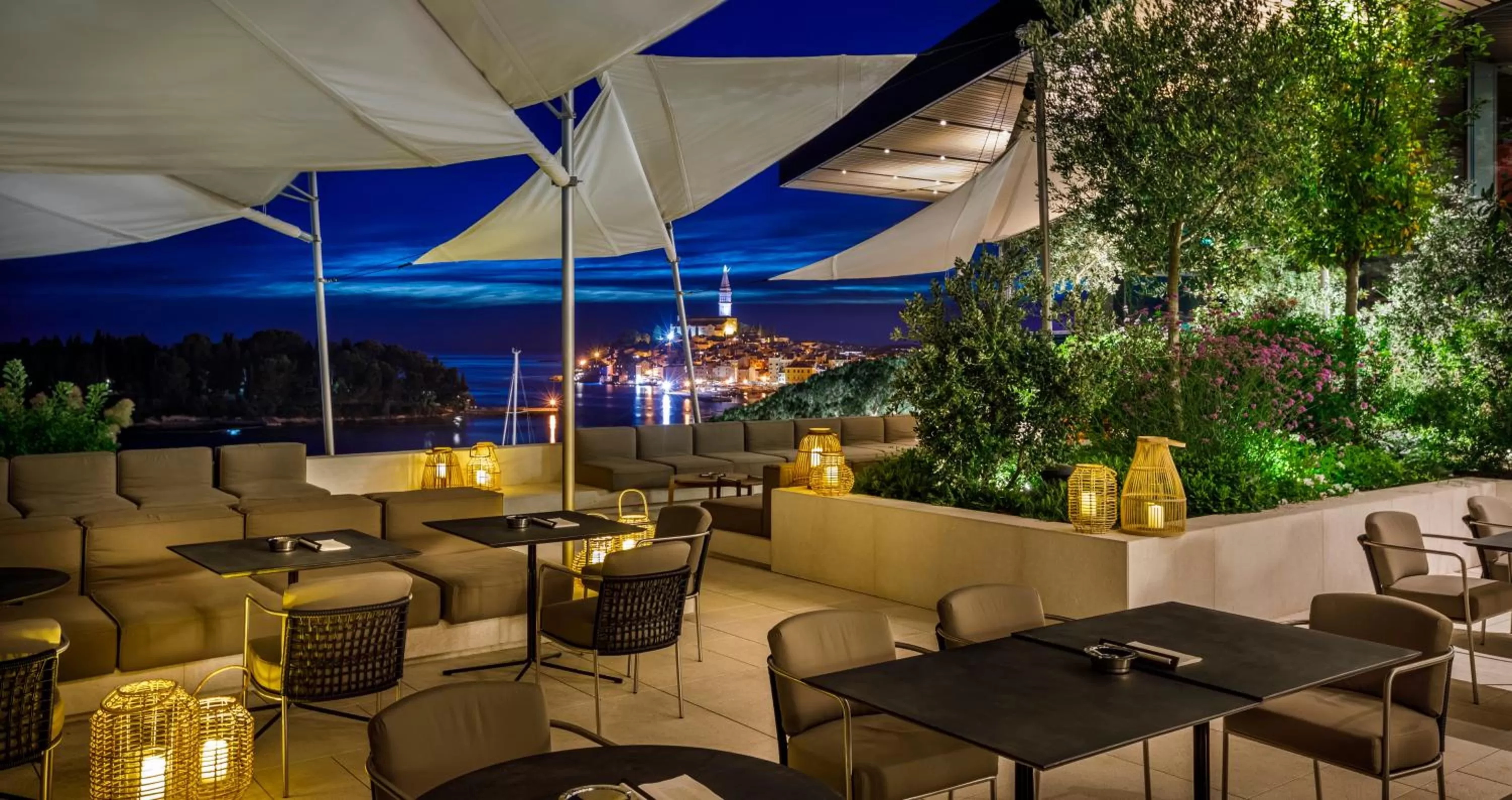 Lounge or bar in Grand Park Hotel Rovinj by Maistra Collection