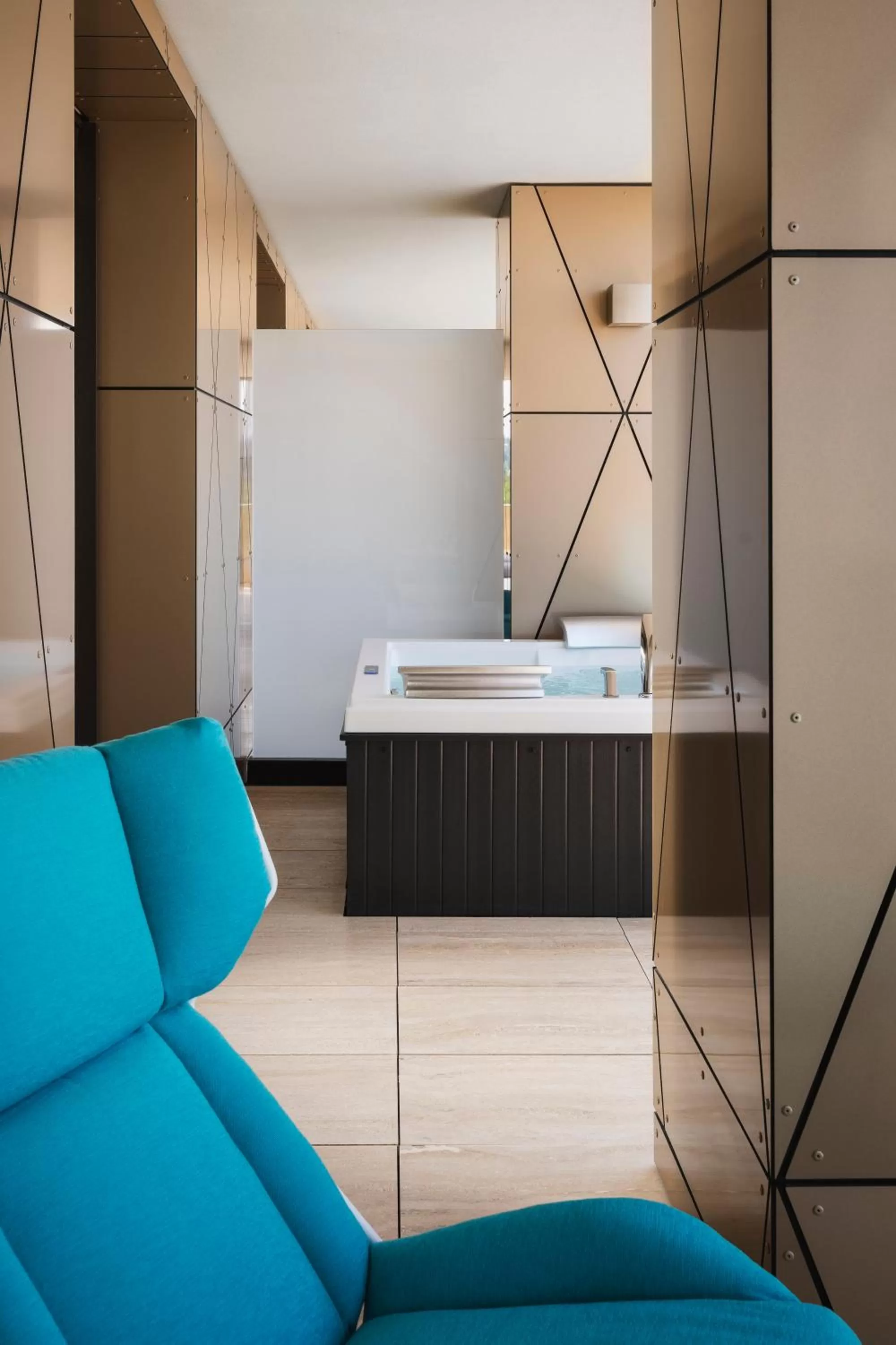 Hot Tub in The Promenade Luxury Wellness Hotel