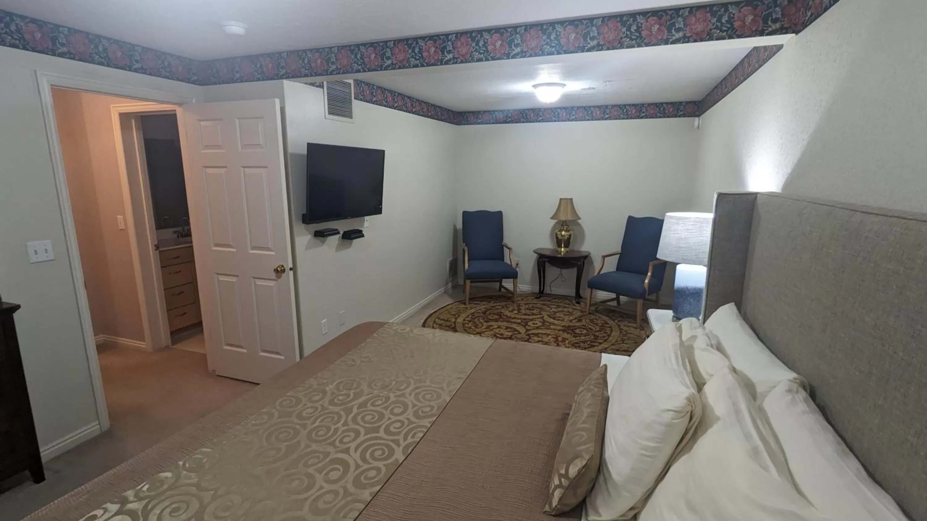 Bed in The Kimball at Temple Square