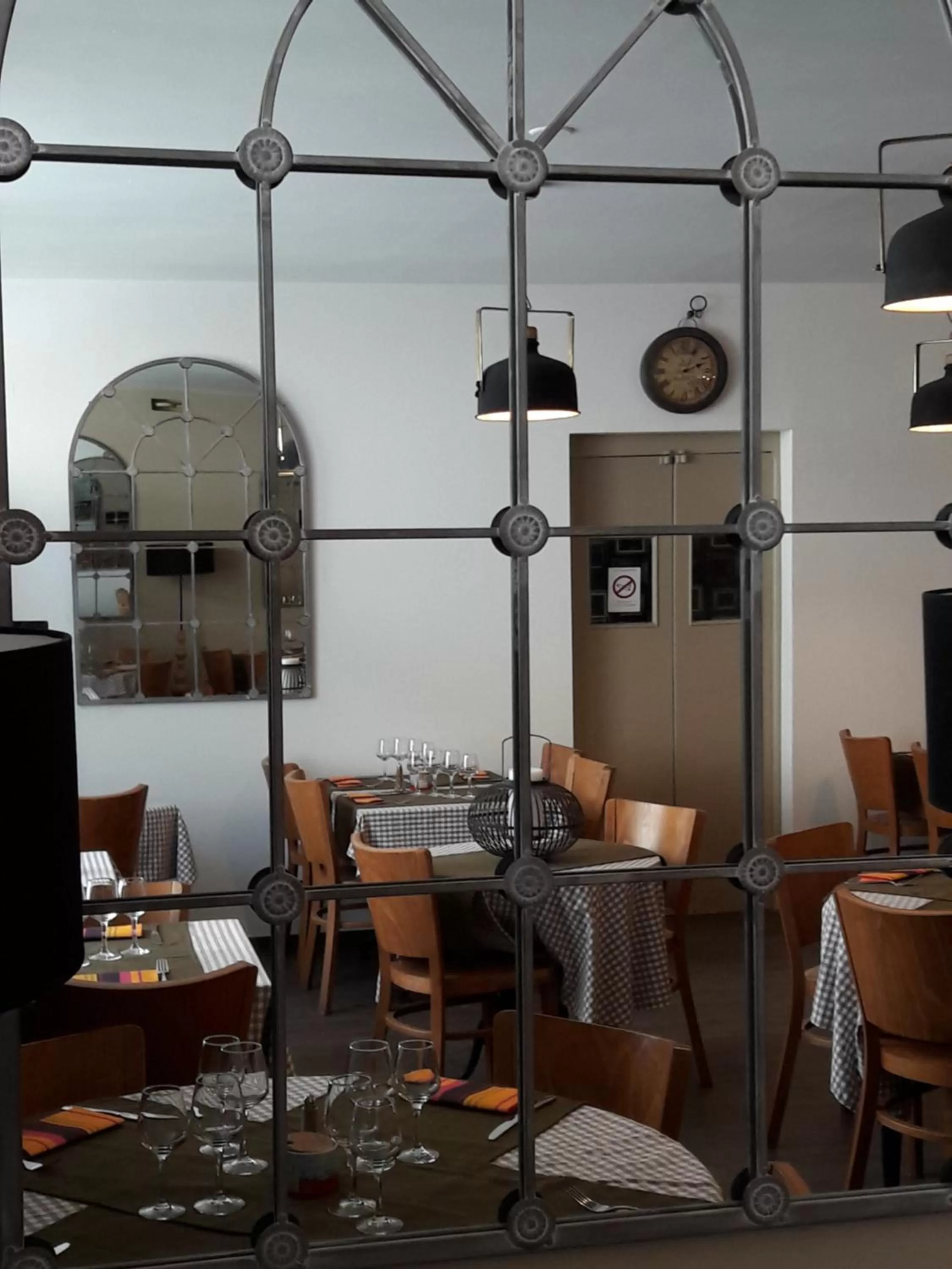 Restaurant/places to eat in Hôtel-Restaurant "Chez Carrière"