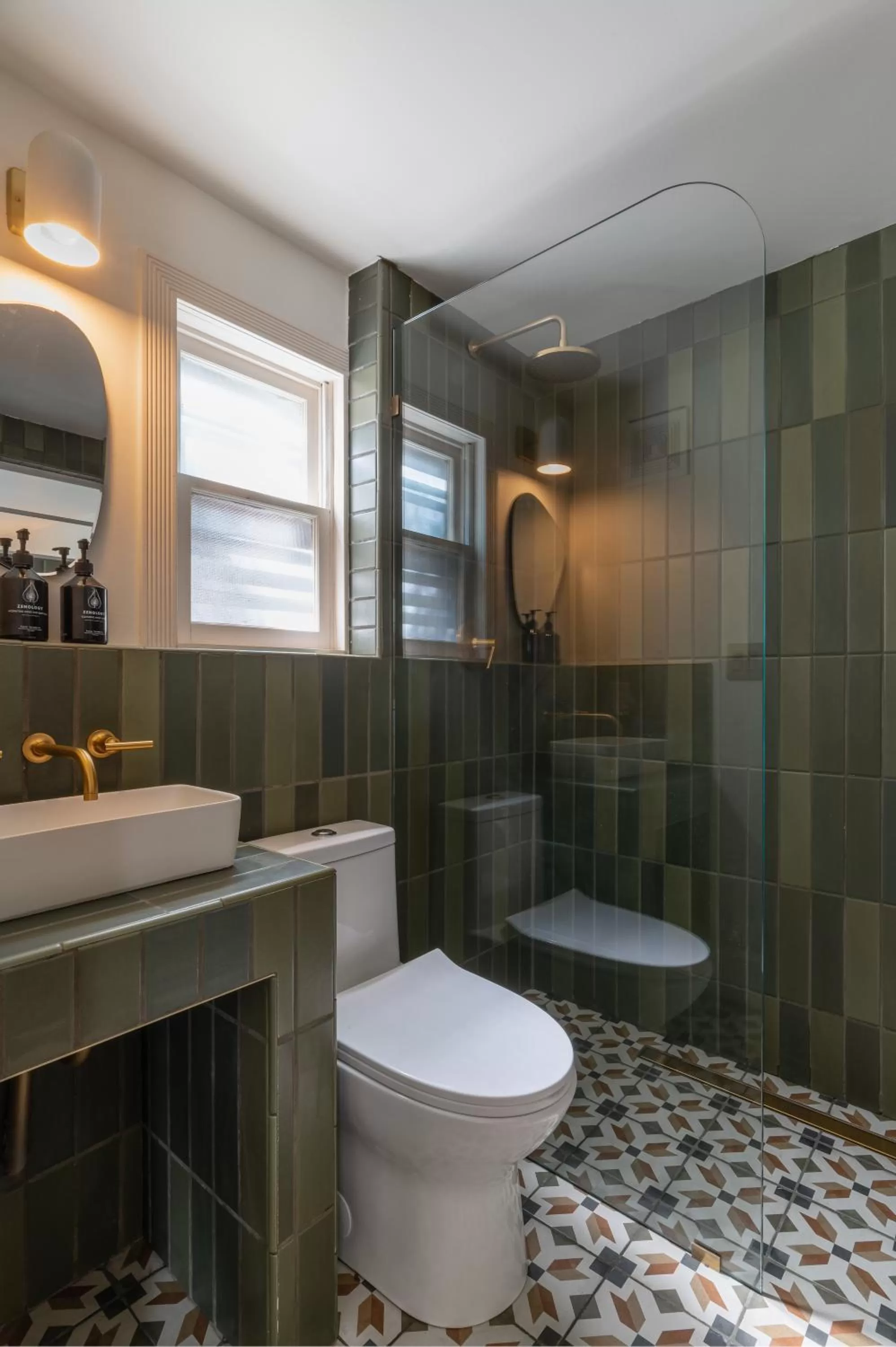 Shower in Eastwind Hotel Lake Placid