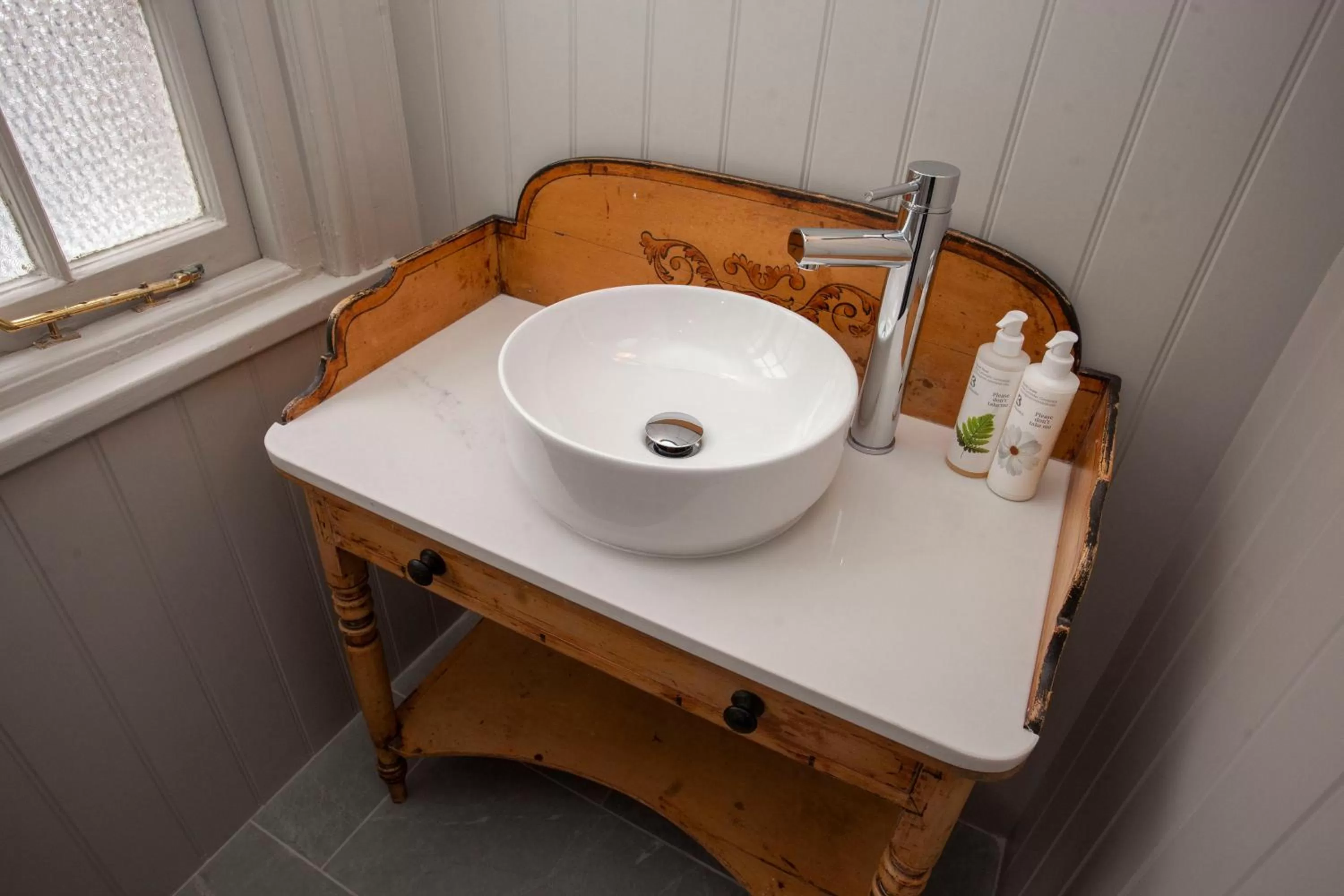 Bathroom in The King's Arms