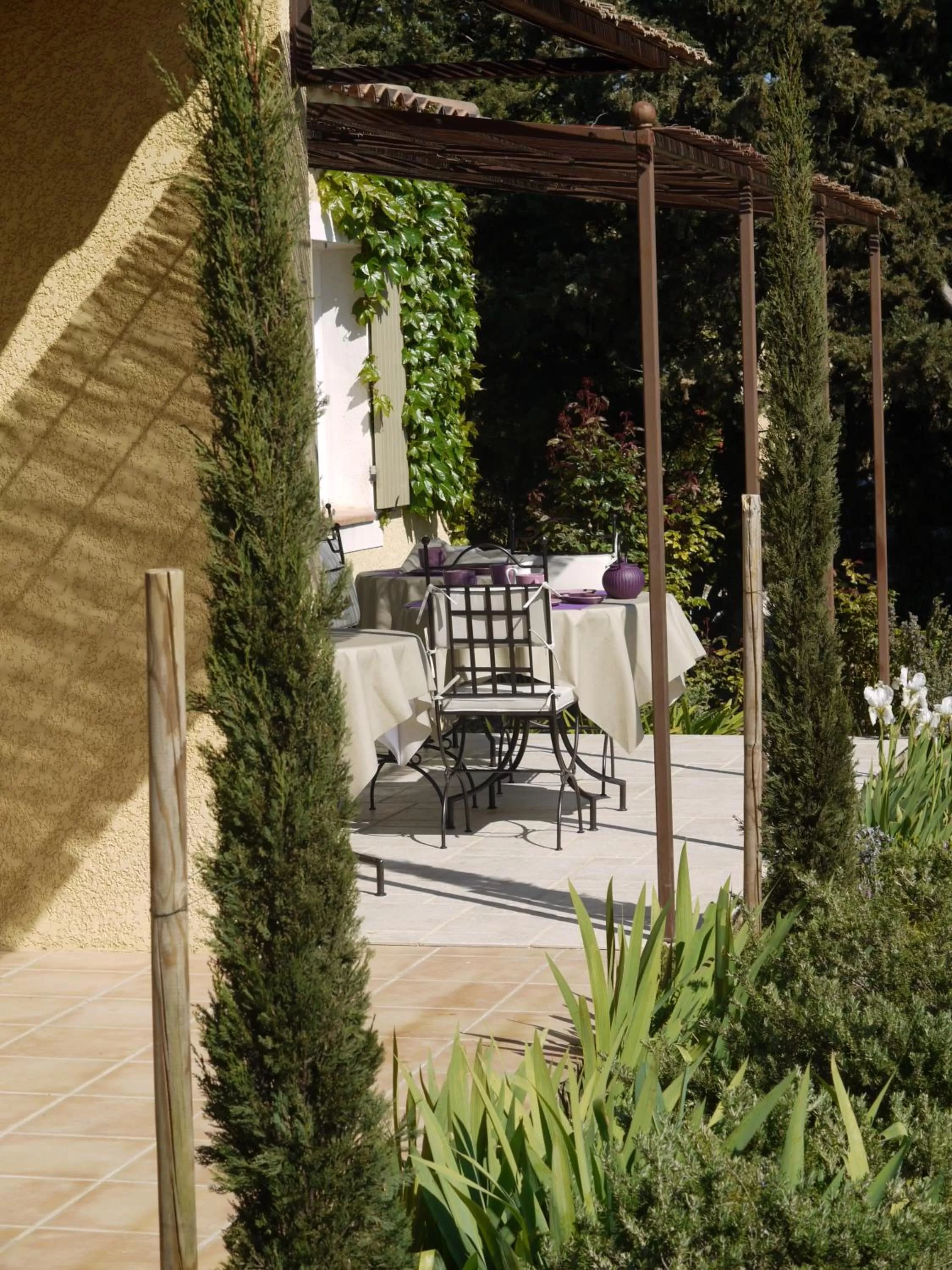 Patio in Mas des Marguerites