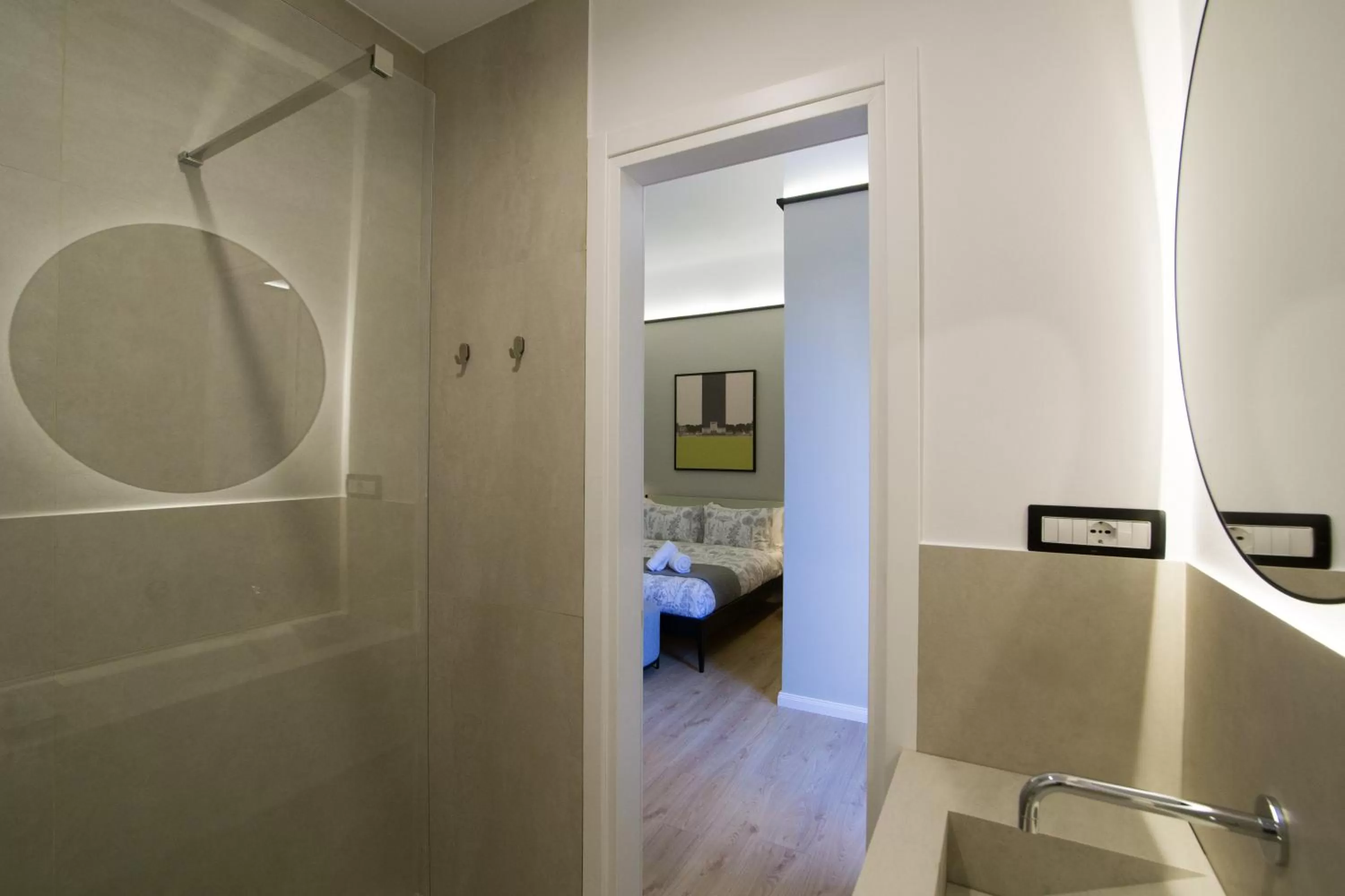 Bed, Bathroom in Destil B&B