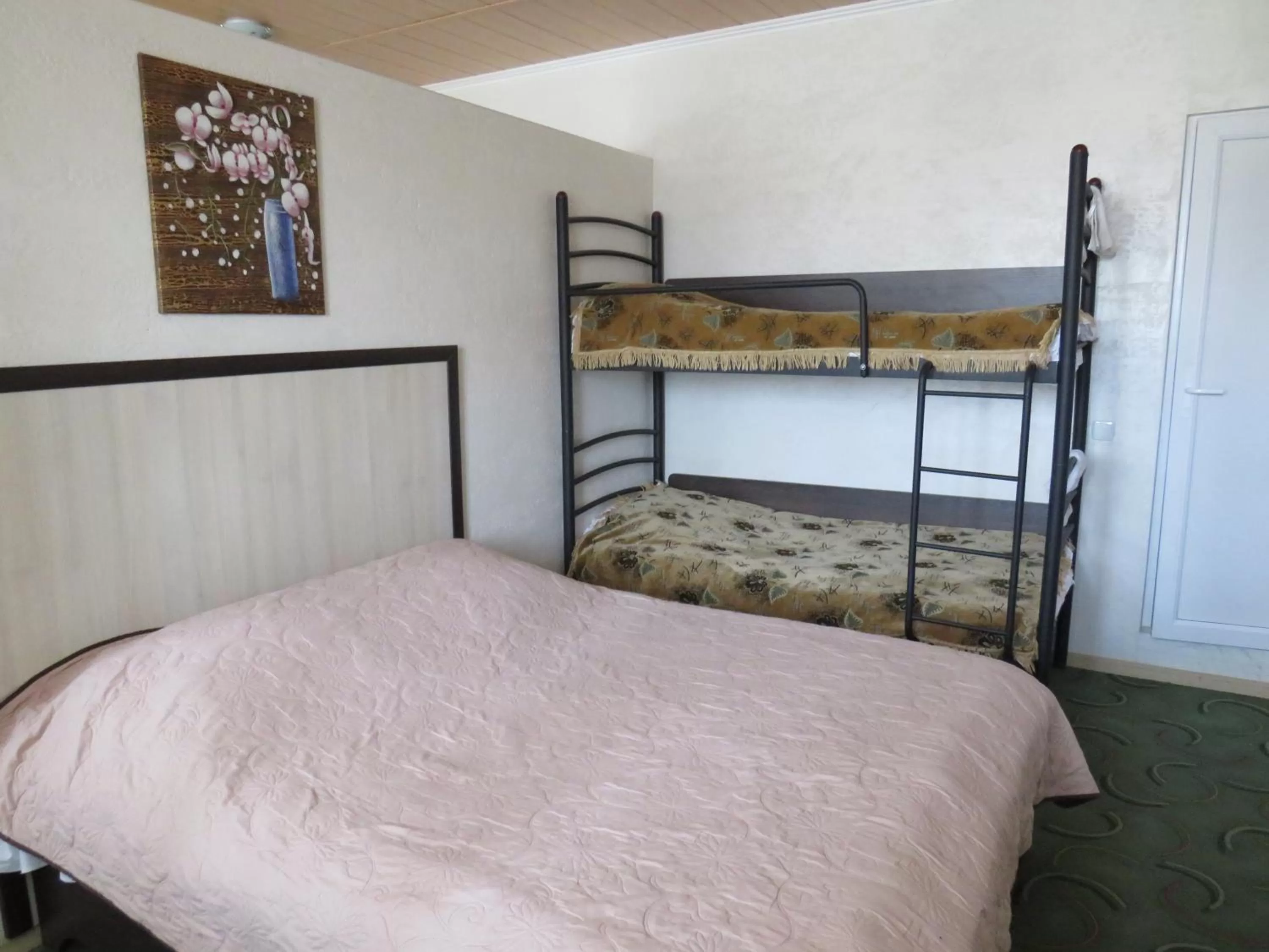 Bunk Bed in Monte-Kristo Hotel