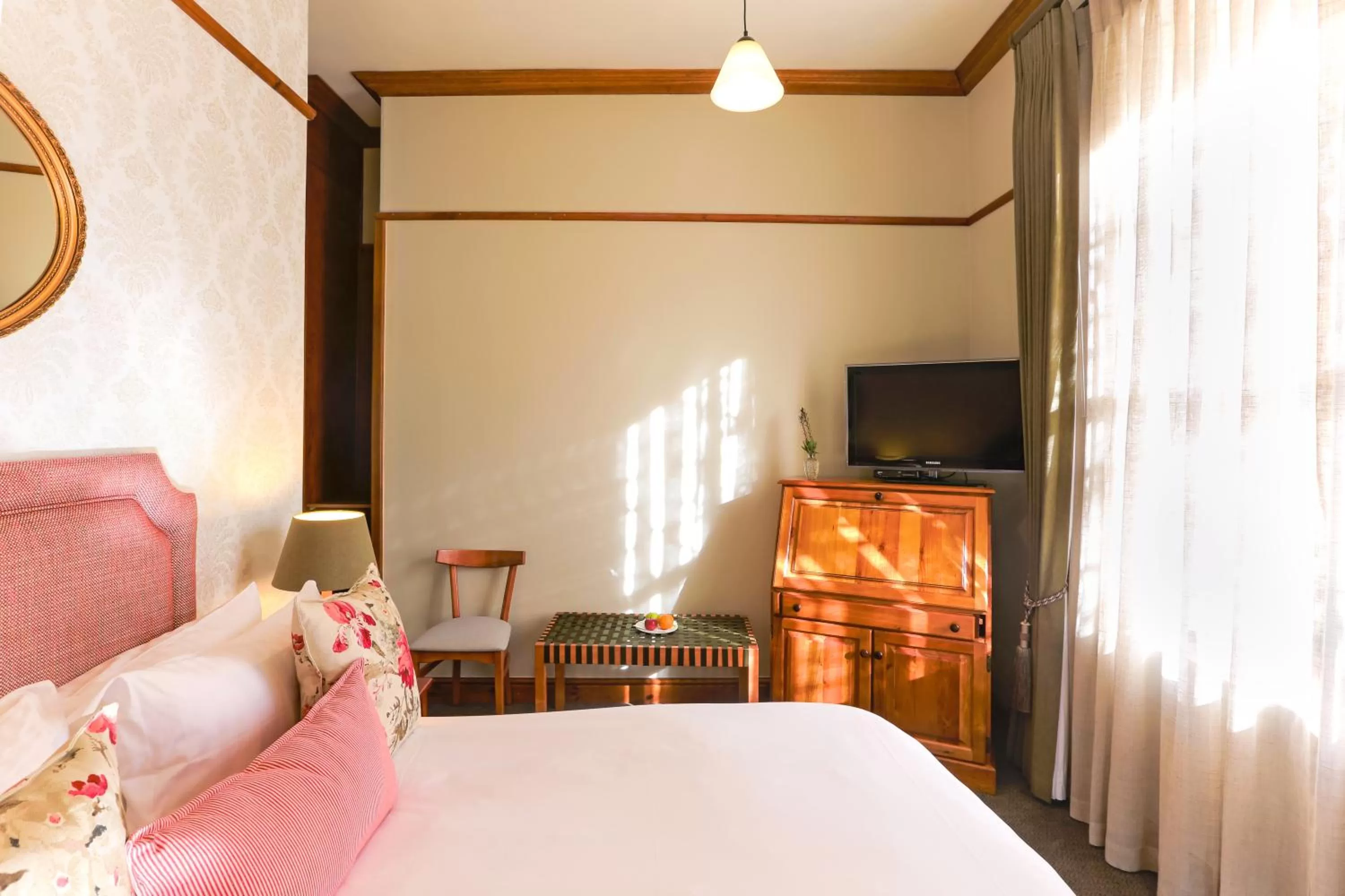 Photo of the whole room, Bed in Eendracht Hotel