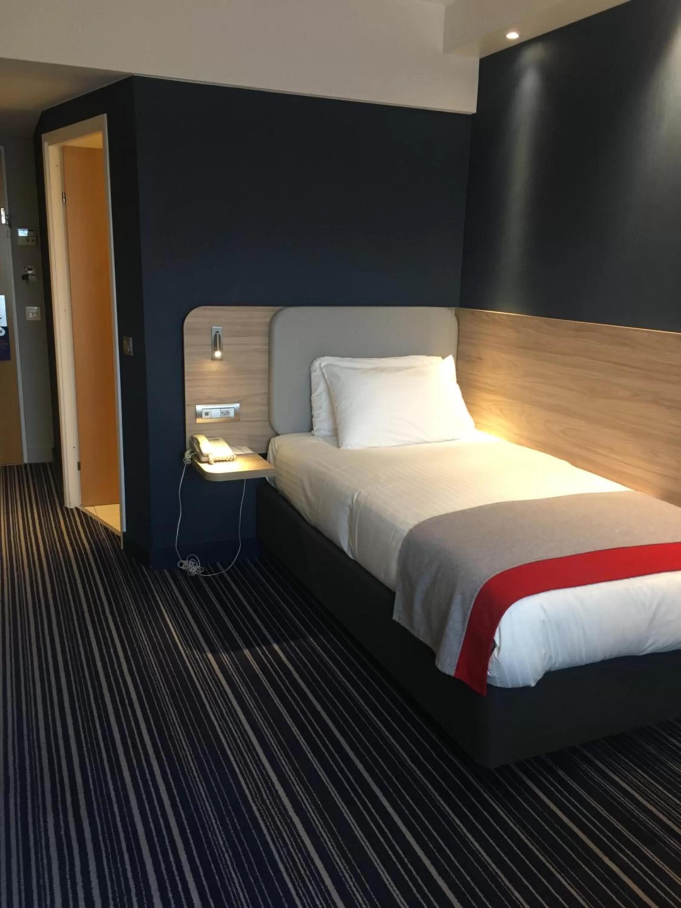 Holiday Inn Express Geneva Airport by IHG