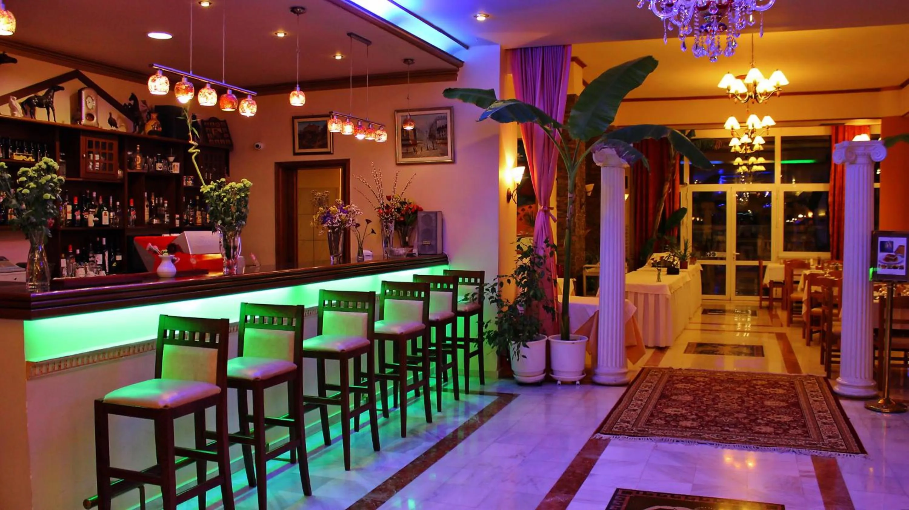 Lounge or bar in Hotel Kosta Famissi