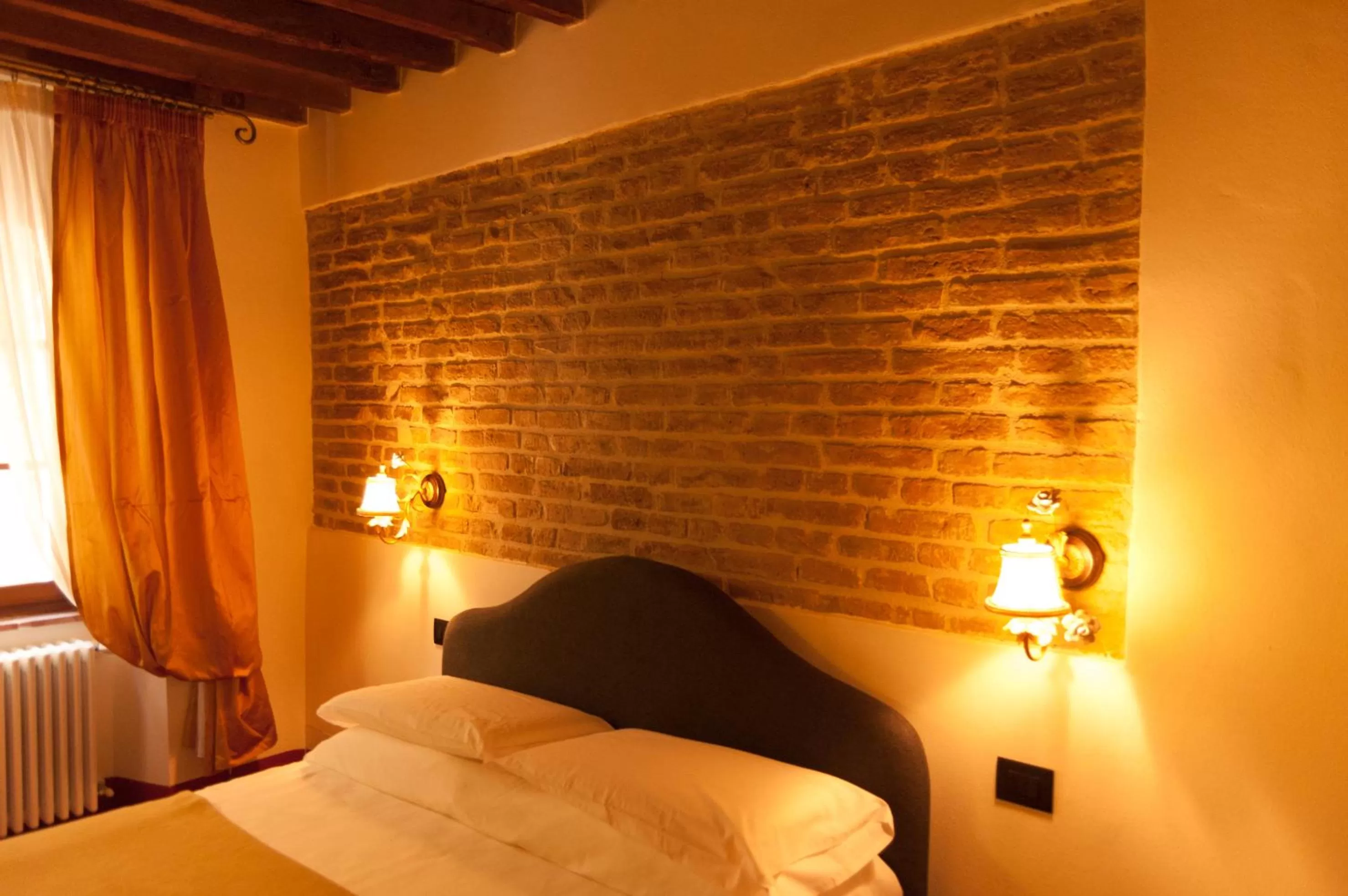 Bedroom, Bed in Palazzo Benucci