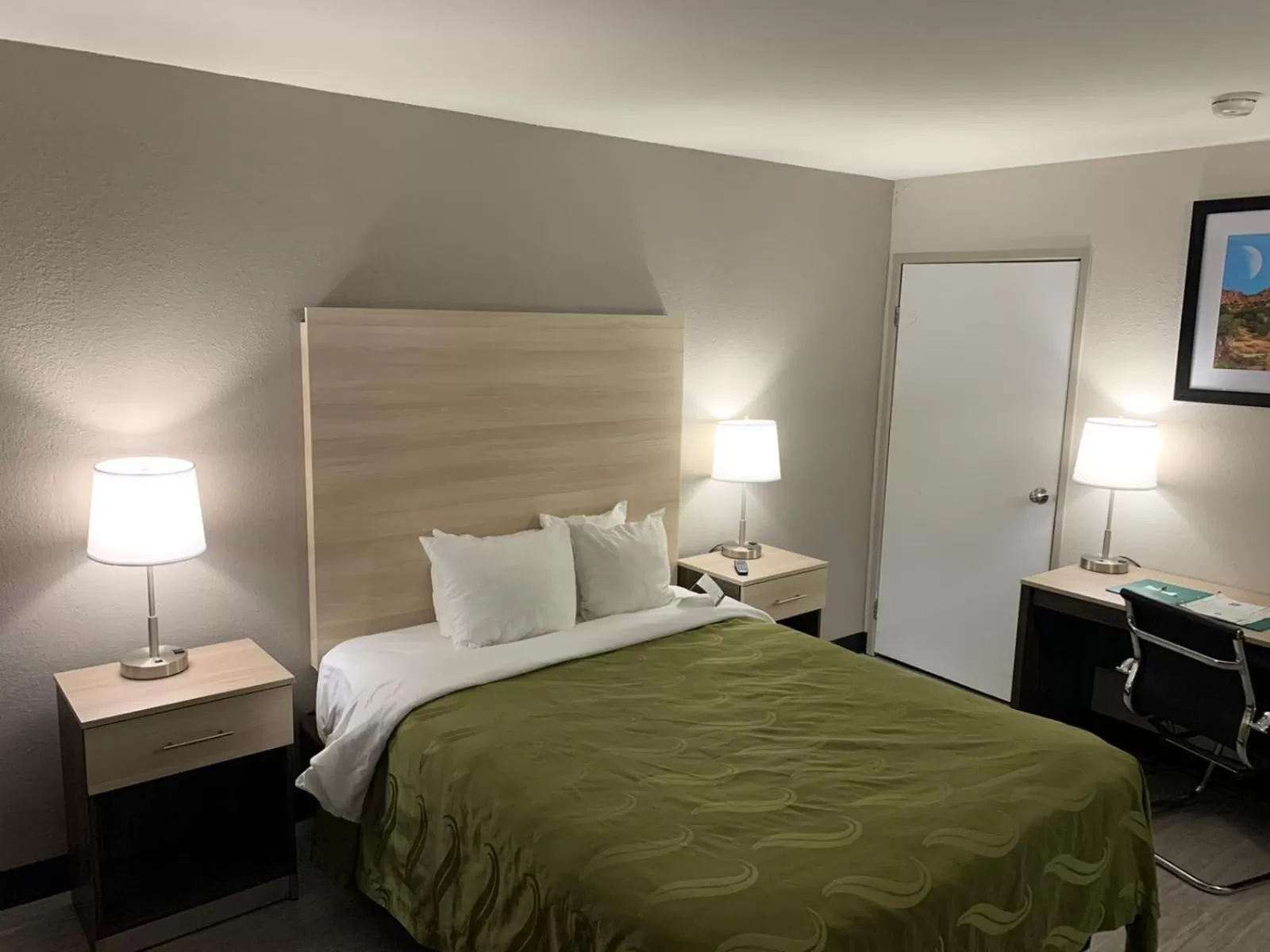 Bed in Quality Inn Airport East