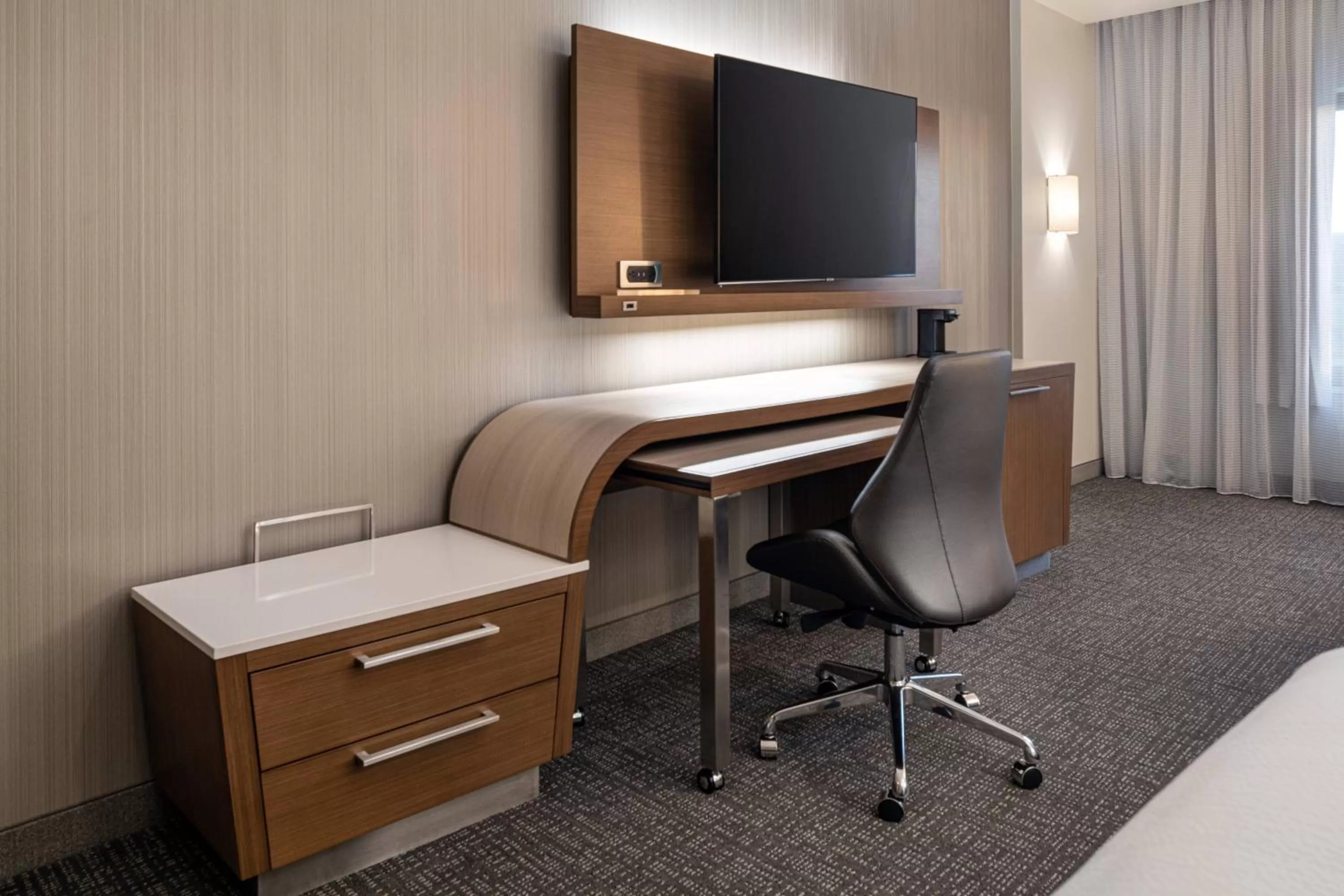 Photo of the whole room in Courtyard by Marriott Petaluma Sonoma County