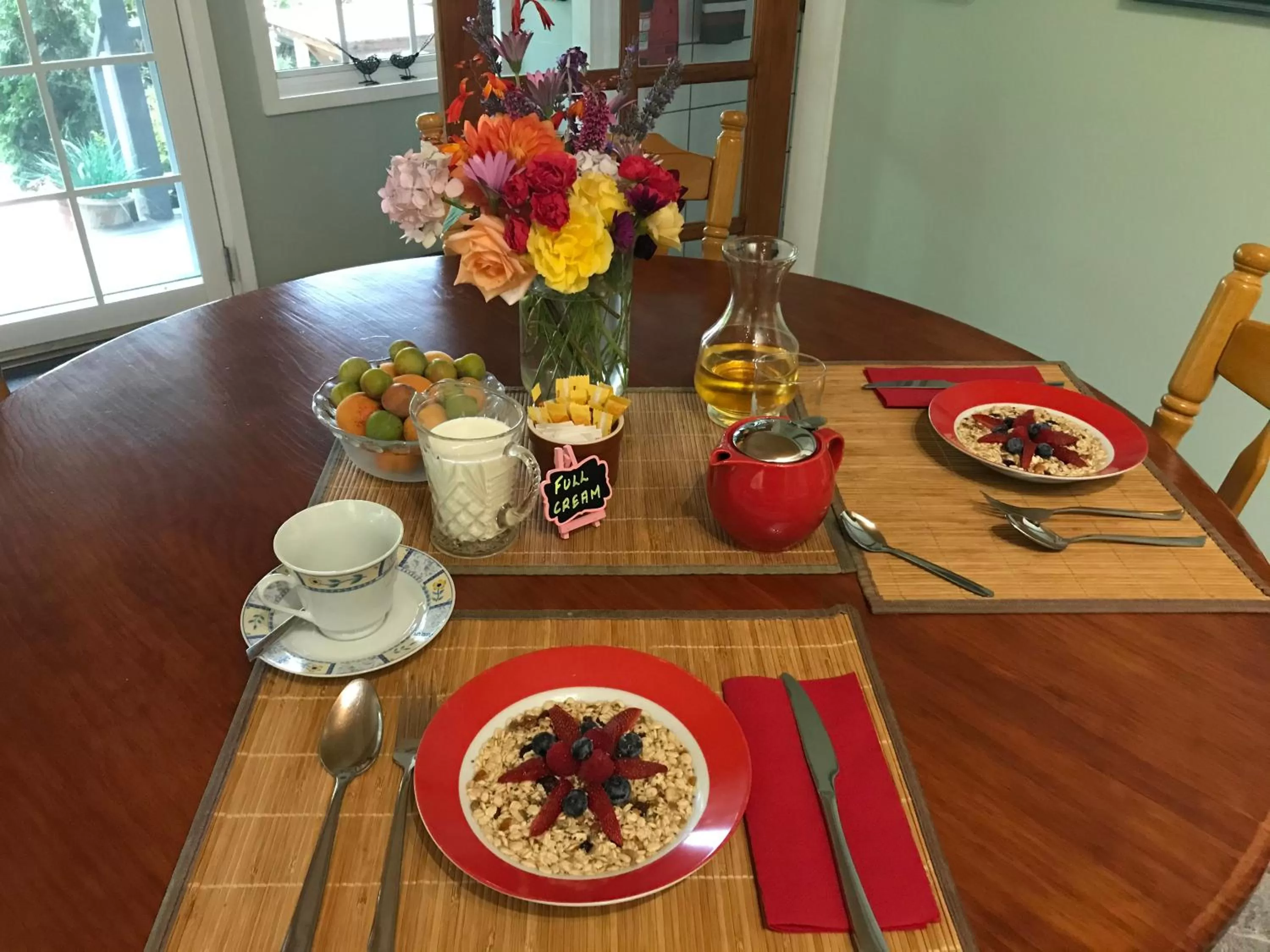 Breakfast in Hillside Bed and Breakfast