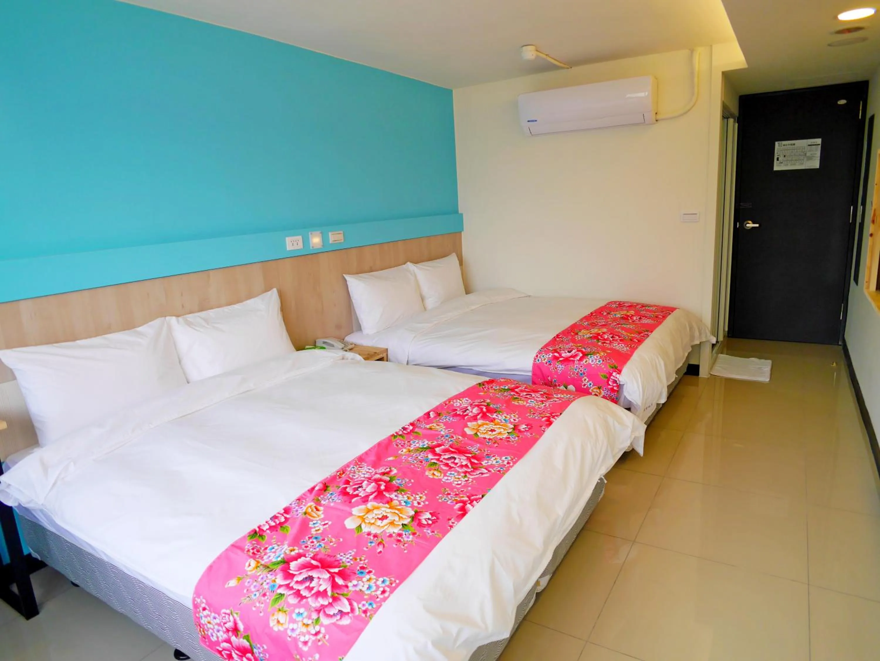 Bed in Good Night Hotel