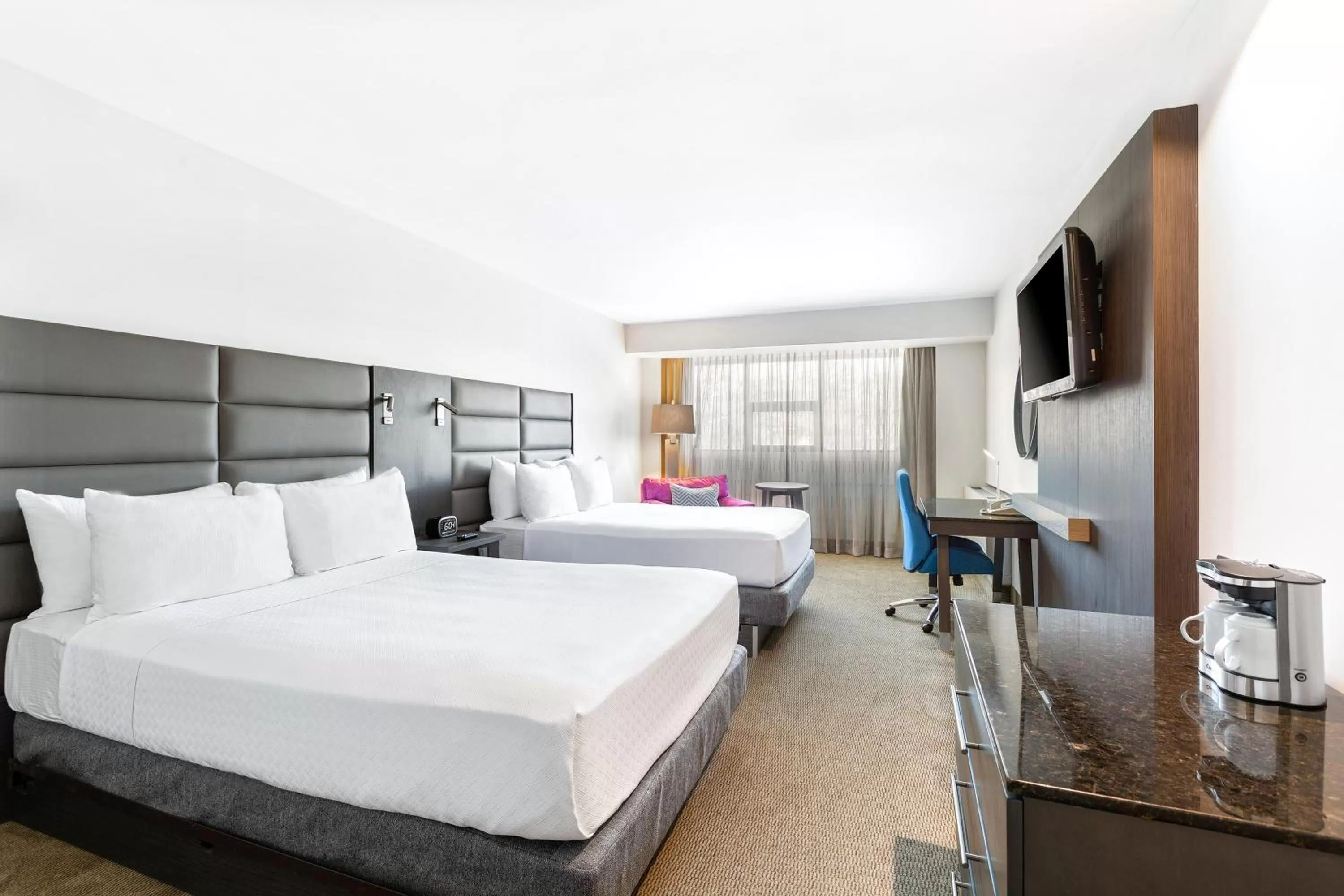 Photo of the whole room, Bed in Crowne Plaza San Jose La Sabana by IHG