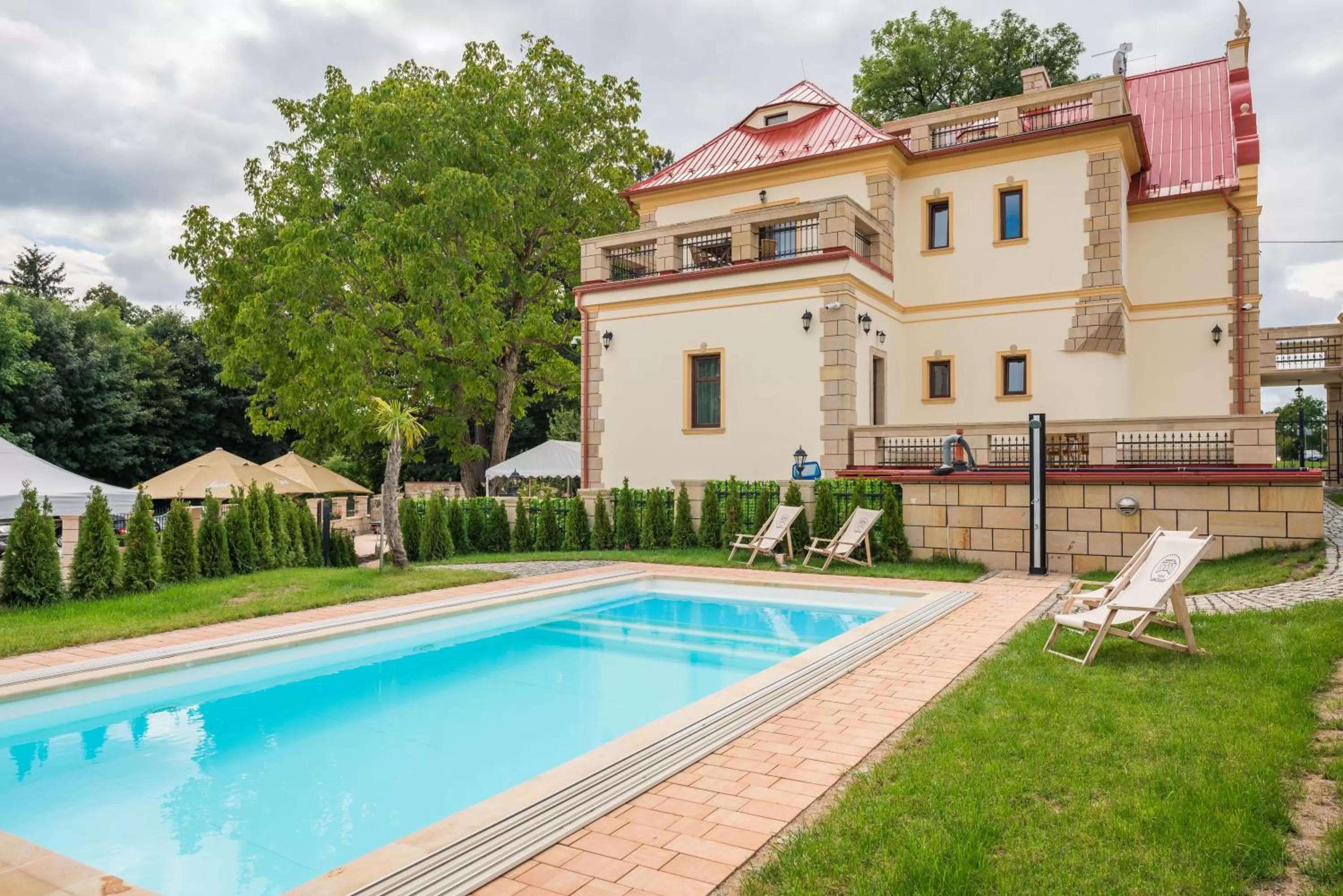 Swimming Pool in Villa Libosad