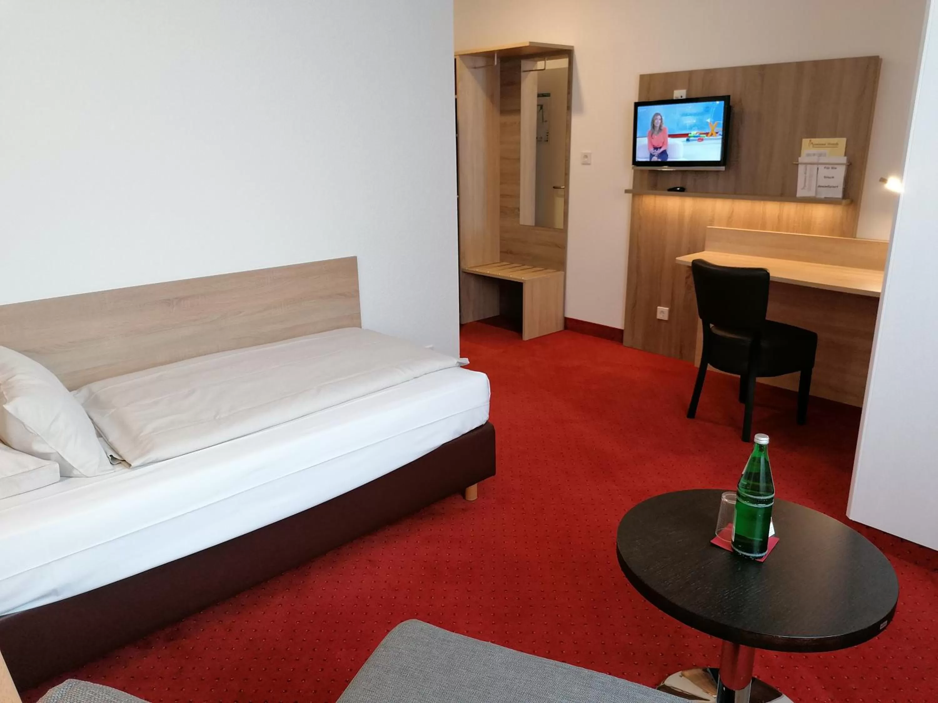 Photo of the whole room, Bed in Montana Hotel Mönchengladbach