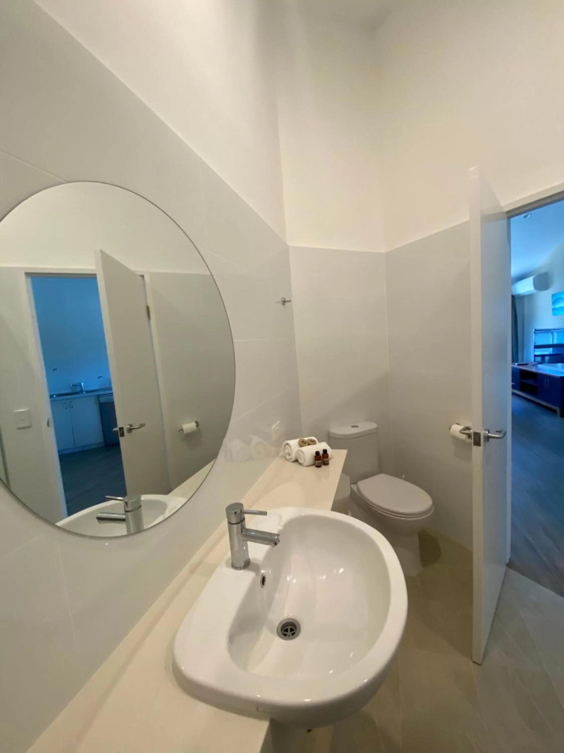 Bathroom in The Byron Beachcomber