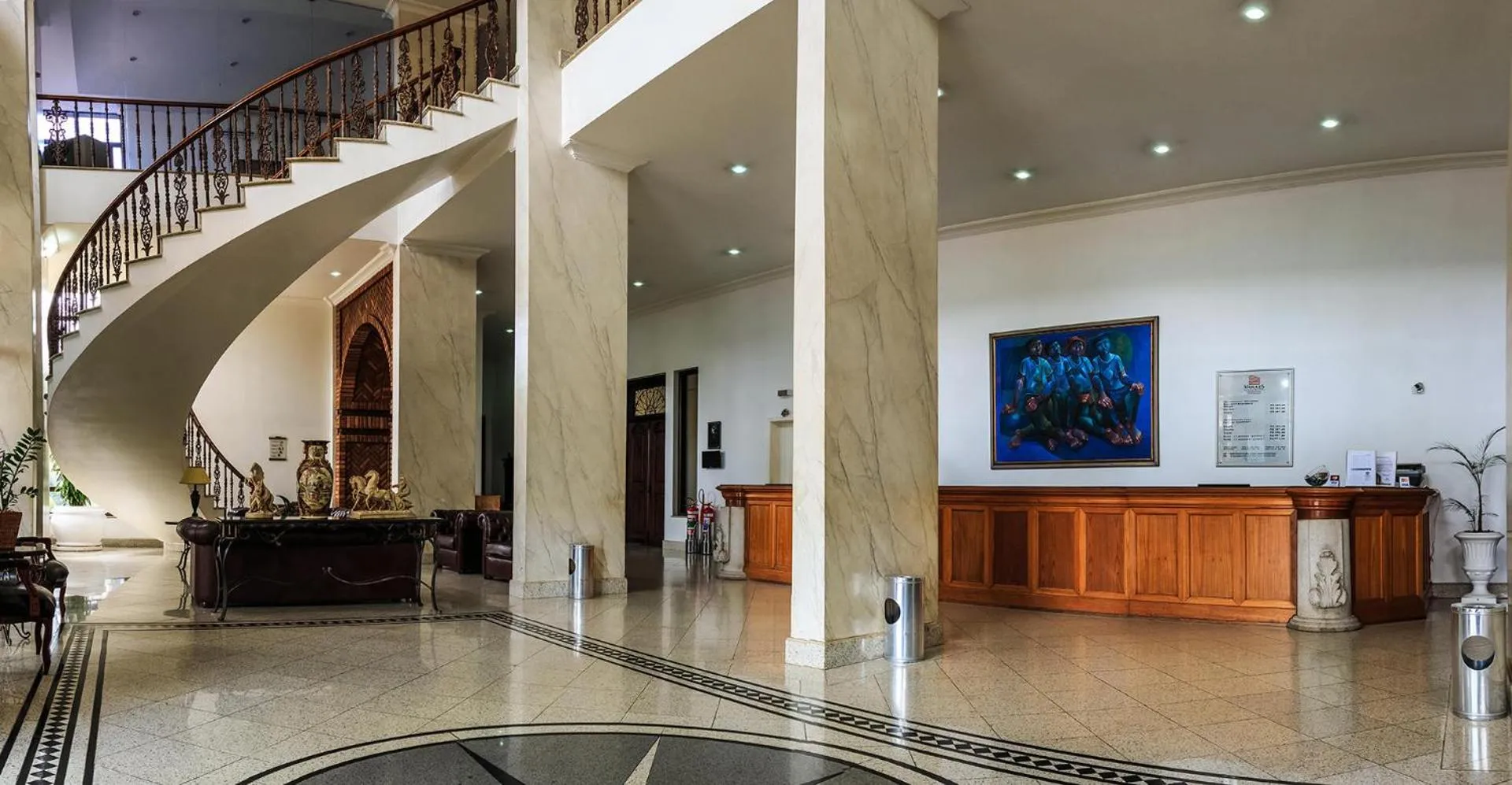 Facade/entrance in Marques Plaza Hotel