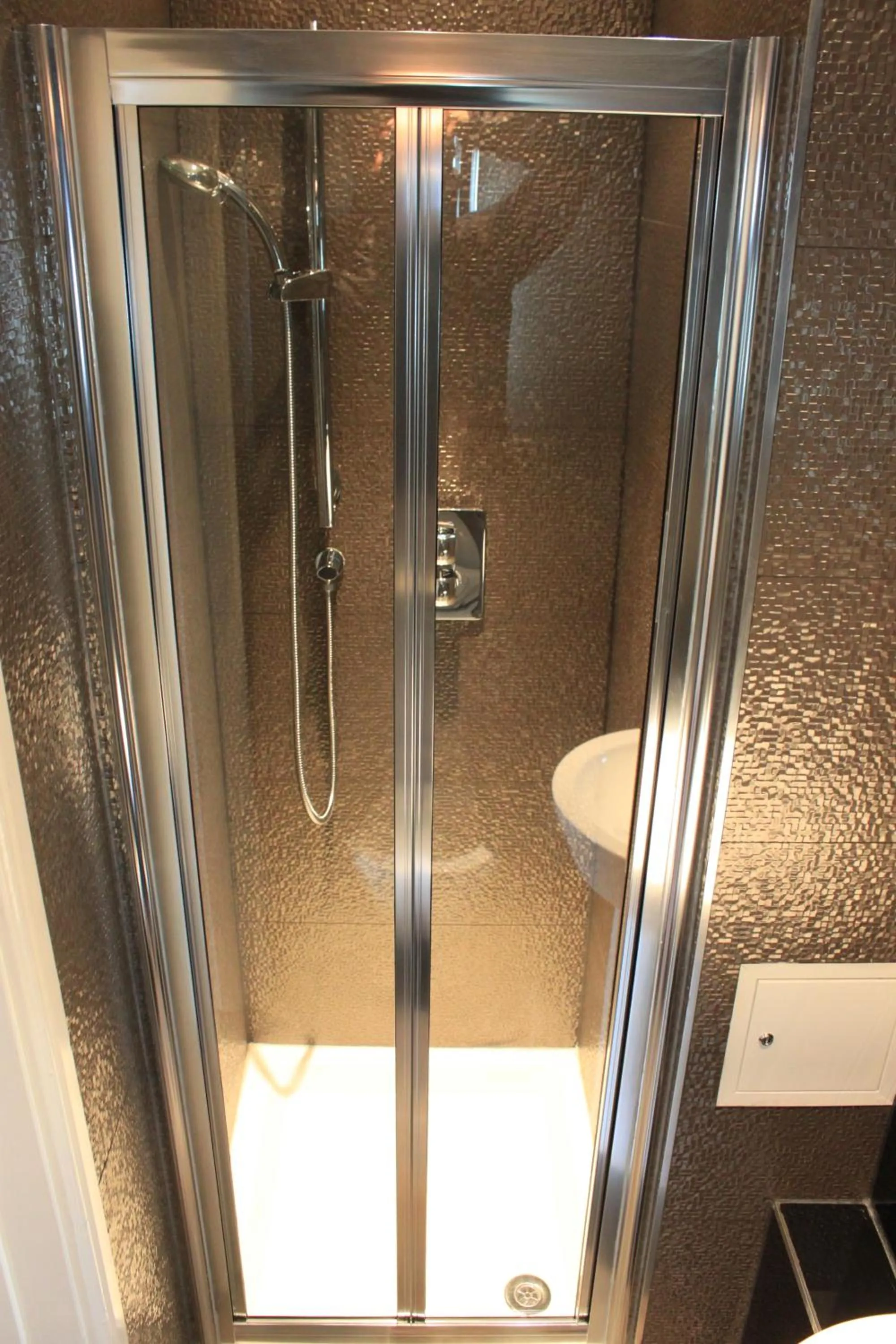 Shower in Astors Belgravia
