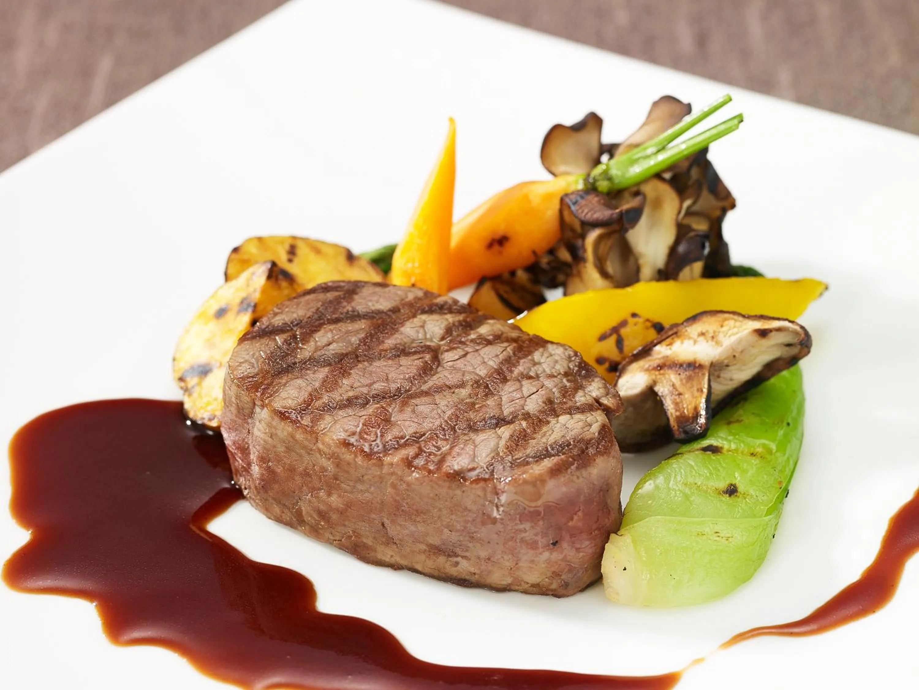 Food and drinks in The Prince Sakura Tower Tokyo, Autograph Collection