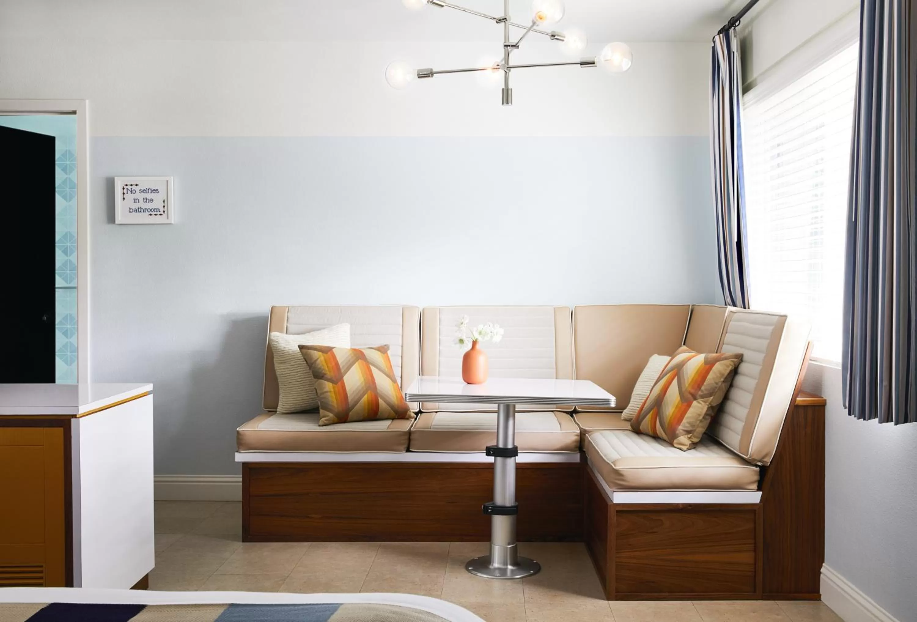 Seating area in Calistoga Motor Lodge and Spa