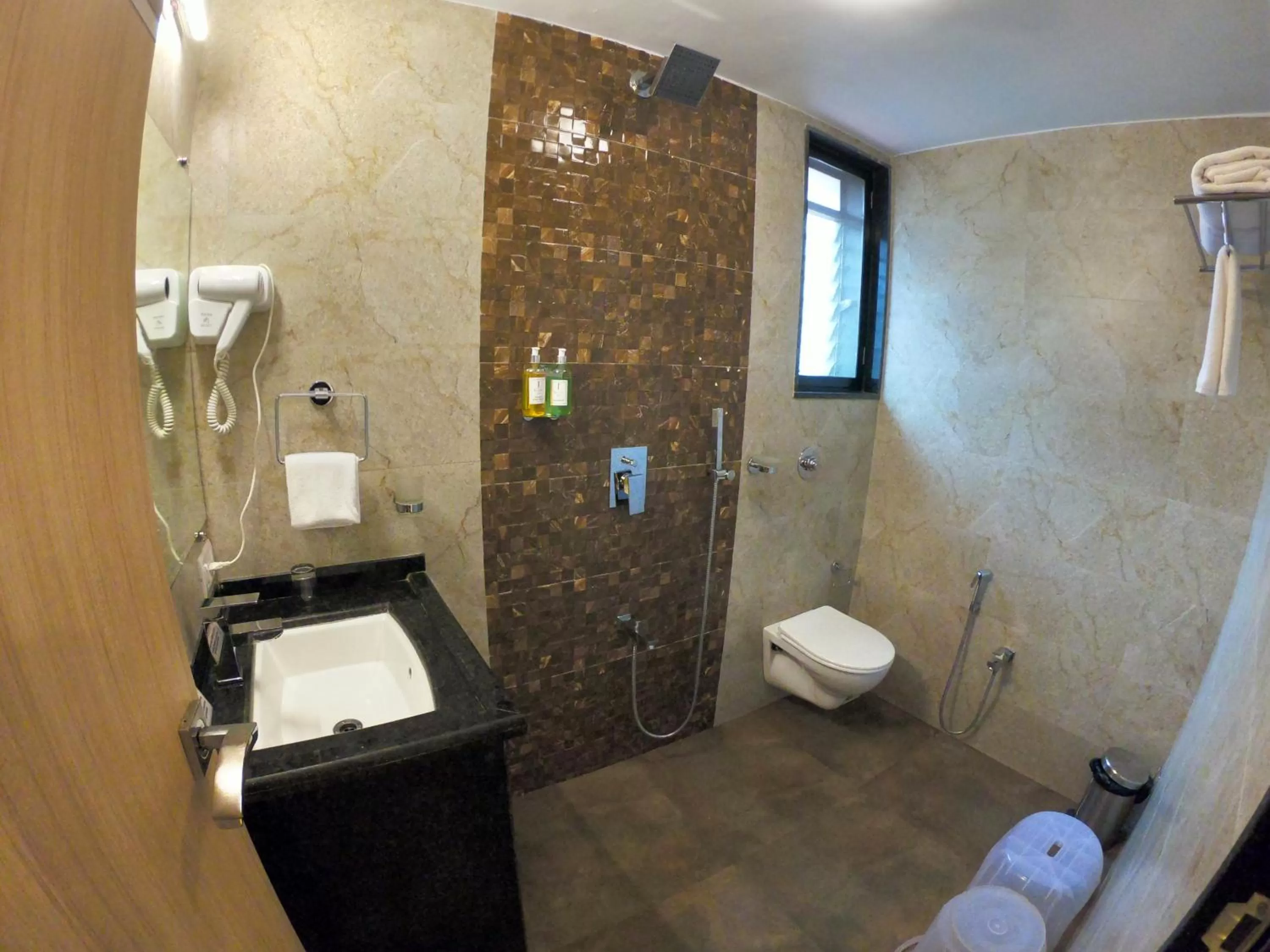 Shower in Jivanta Mahabaleshwar