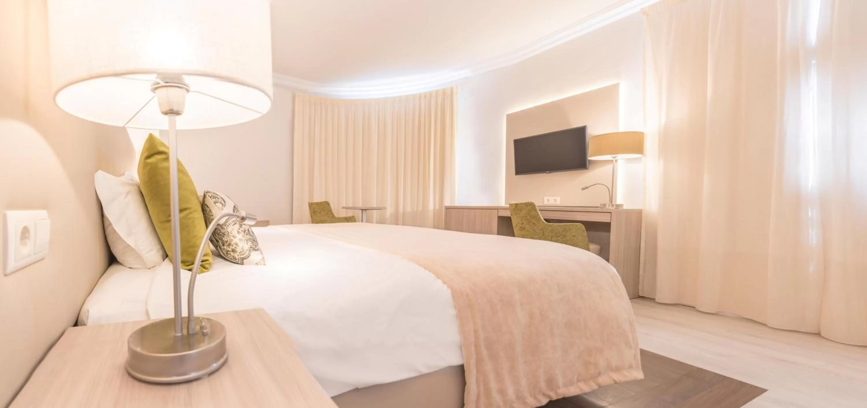 Bedroom, Bed in Loule Jardim Hotel