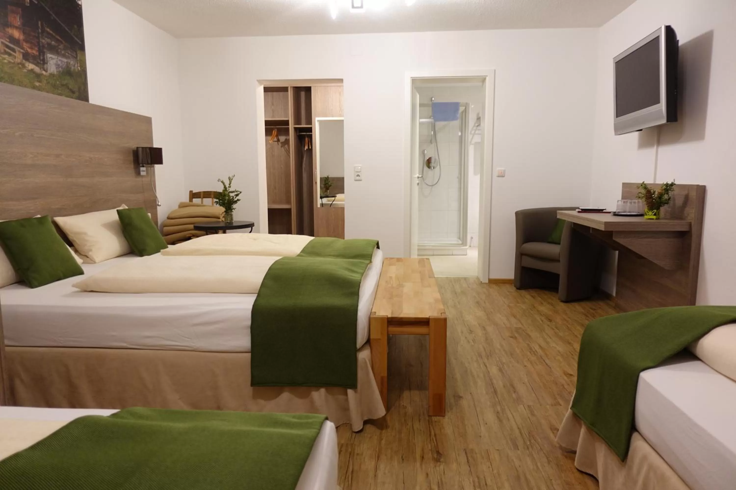 Photo of the whole room, Bed in Altstadt-Hotel Zum Hechten