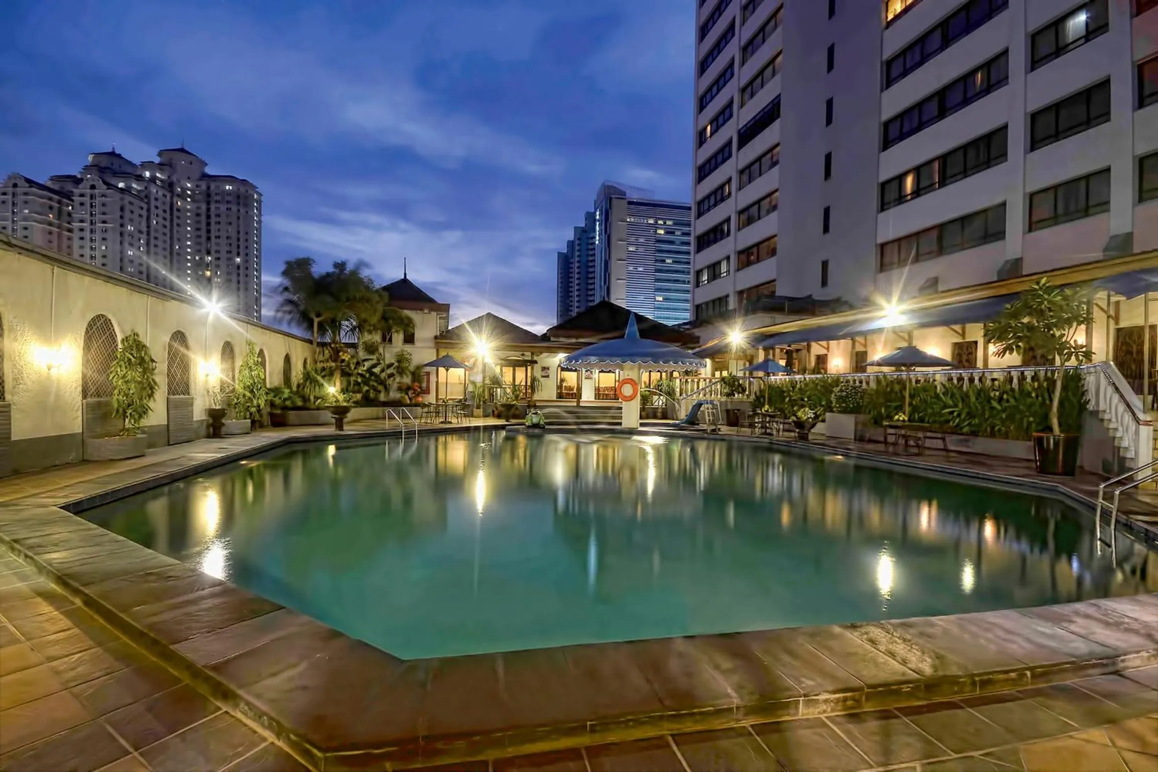 Swimming pool in Jayakarta Hotel Jakarta